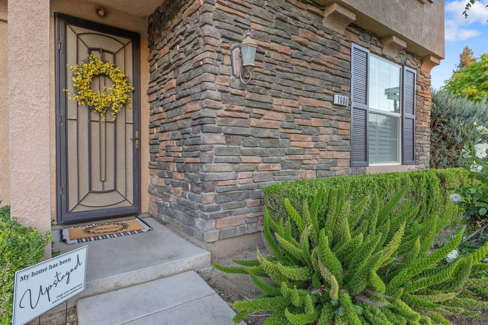 1608 N Oliveto Ct, Visalia, CA 93291