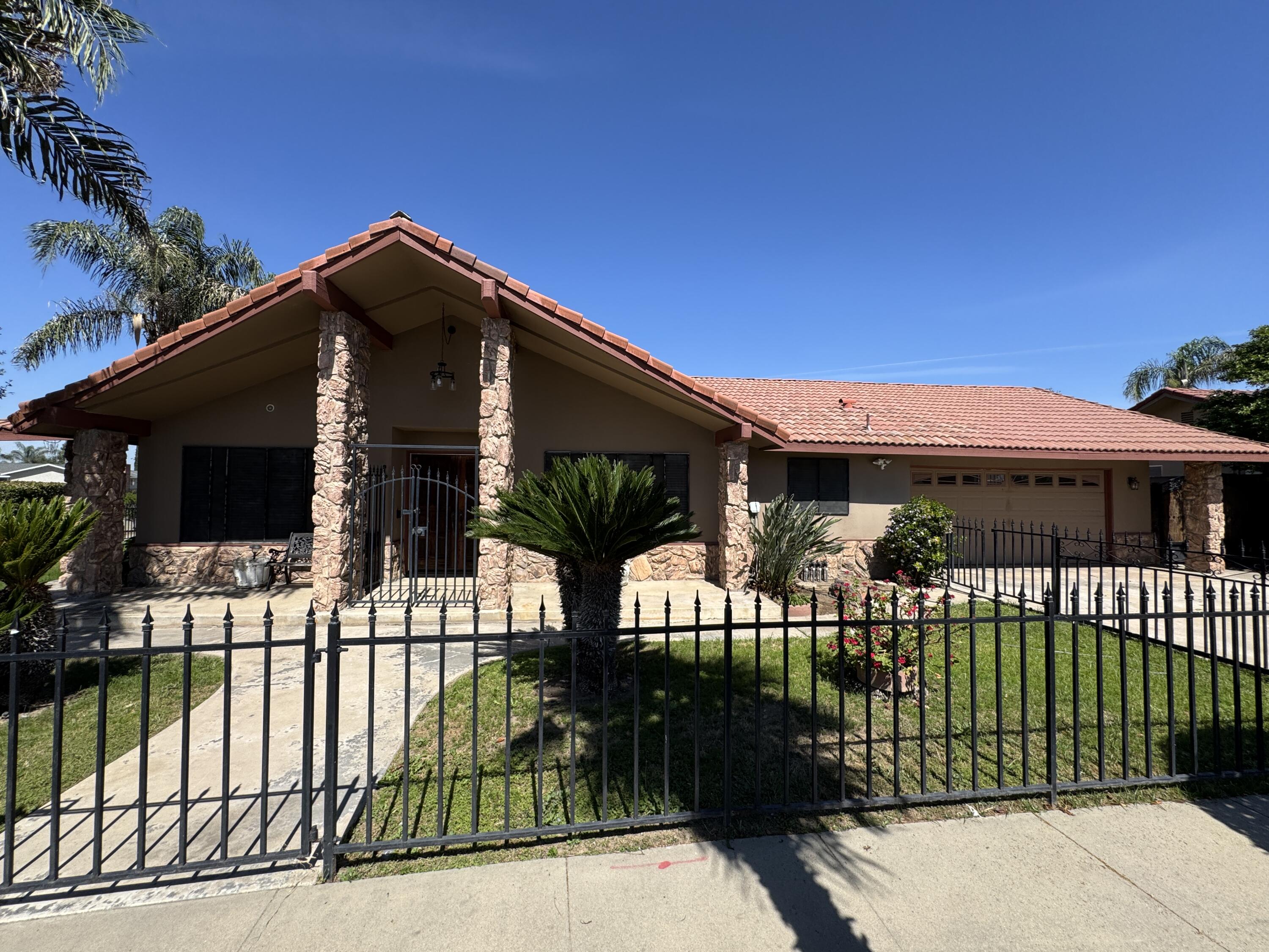 1502 S Lydia Dr, Tulare, CA 93274