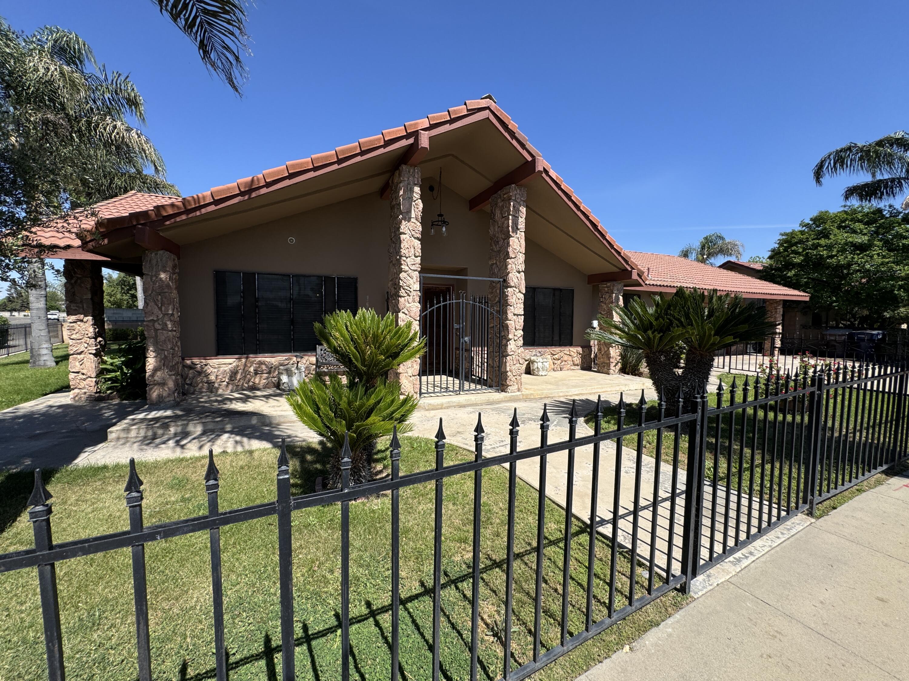 1502 S Lydia Dr, Tulare, CA 93274