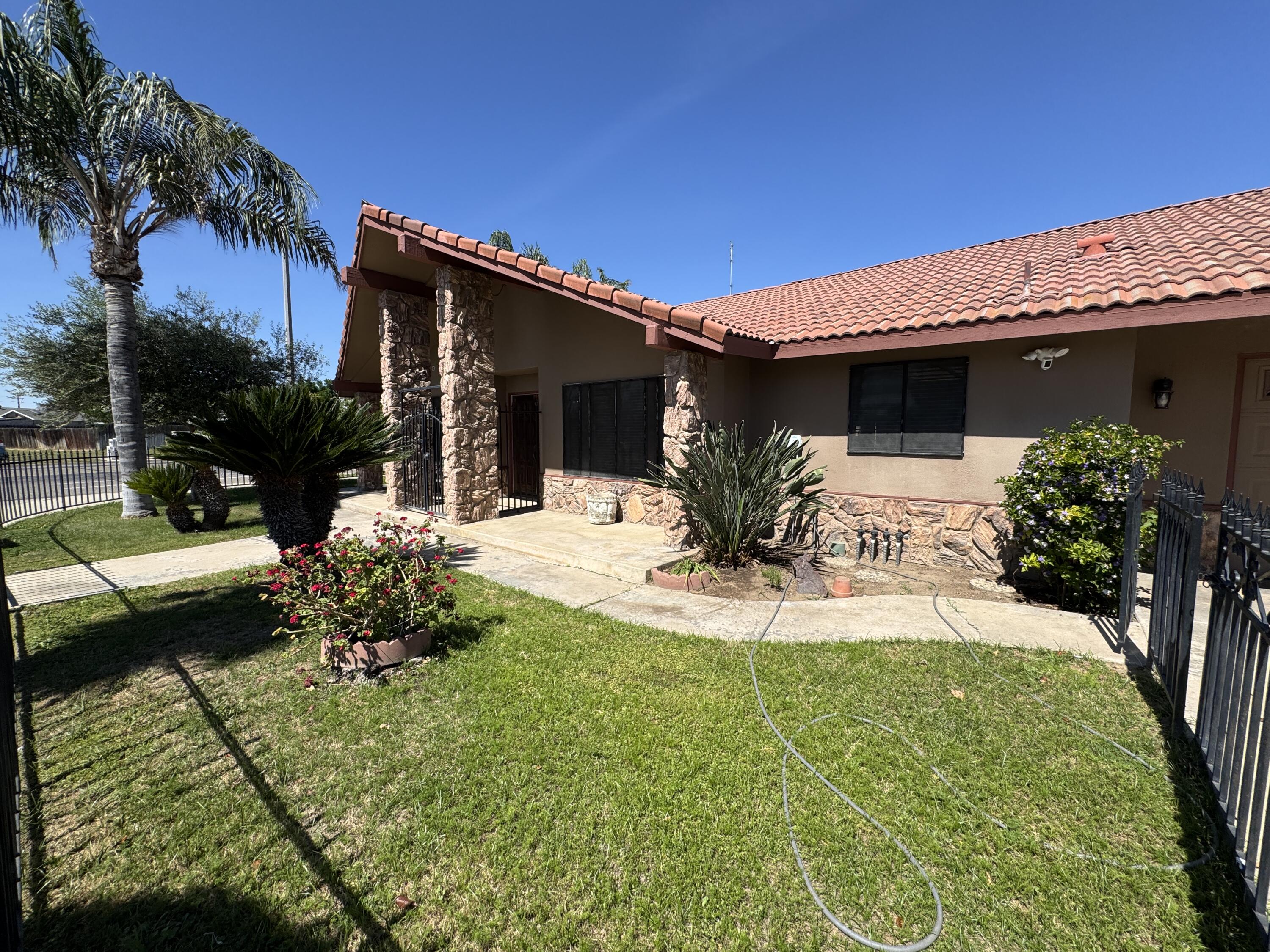 1502 S Lydia Dr, Tulare, CA 93274