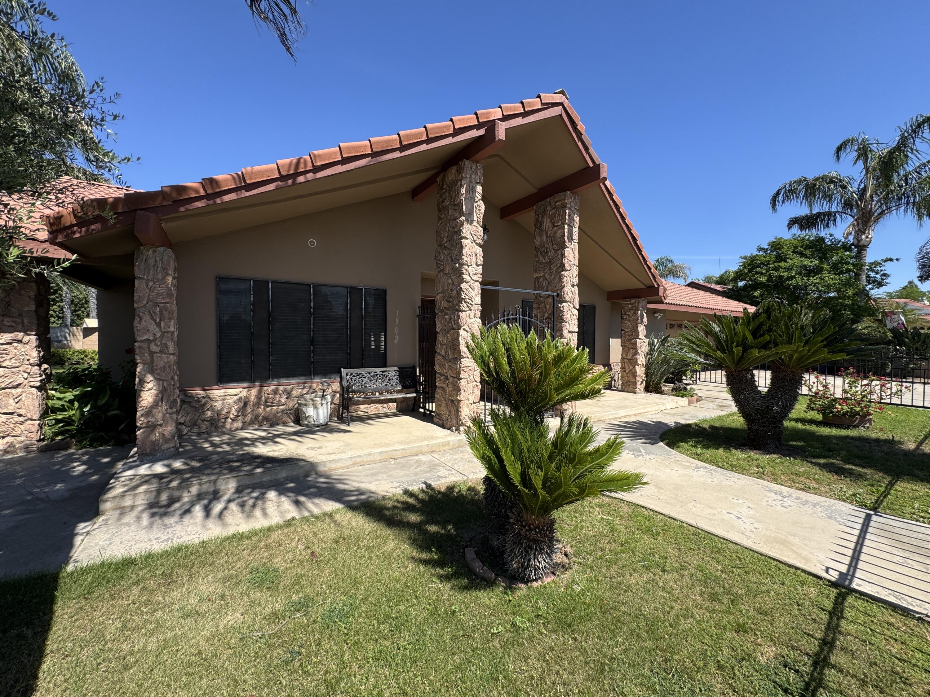 1502 S Lydia Dr, Tulare, CA 93274