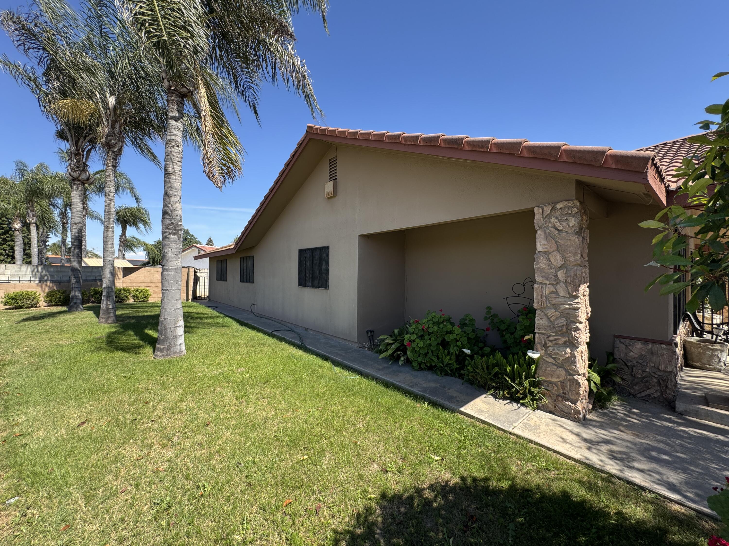 1502 S Lydia Dr, Tulare, CA 93274