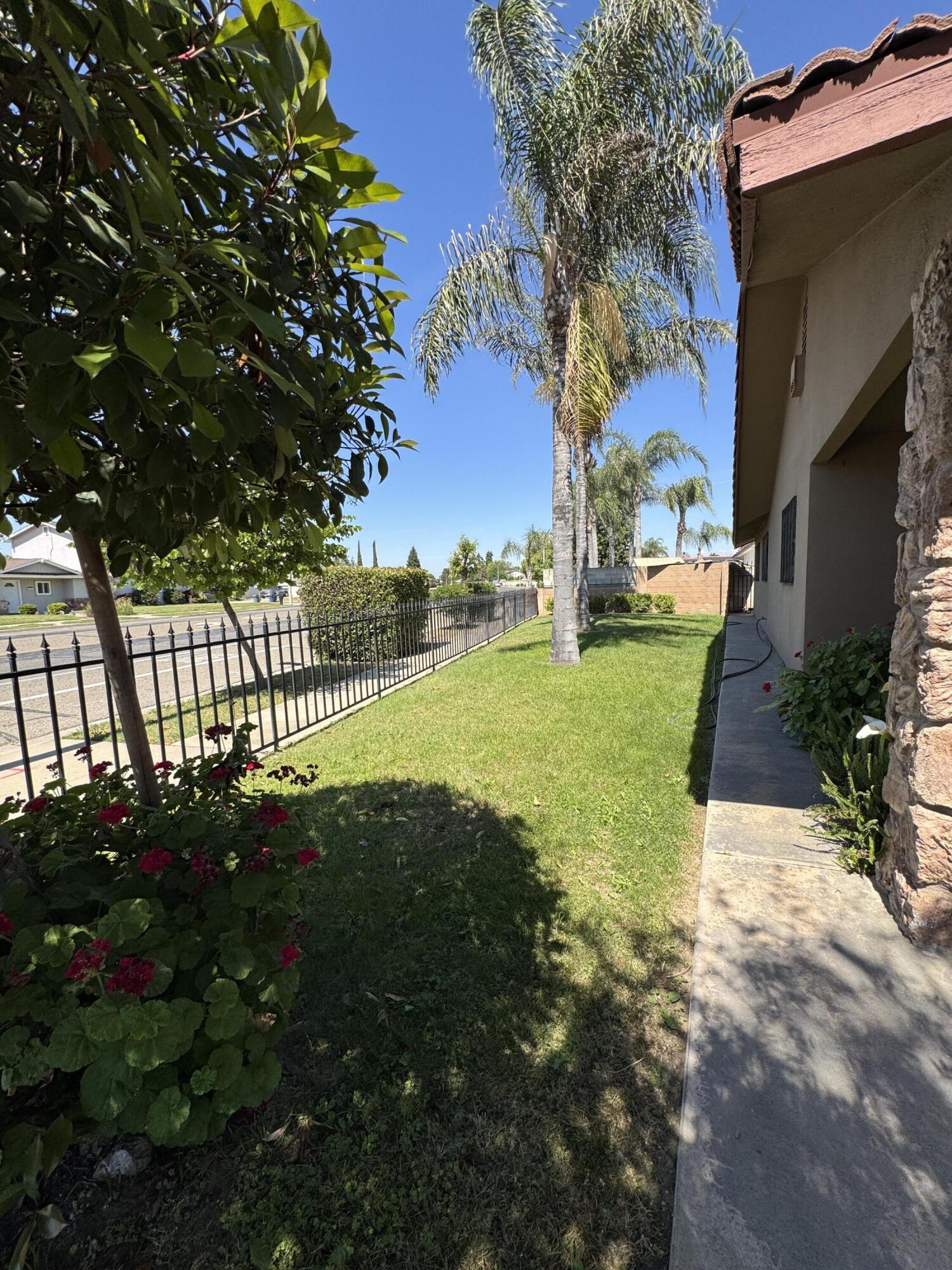 1502 S Lydia Dr, Tulare, CA 93274