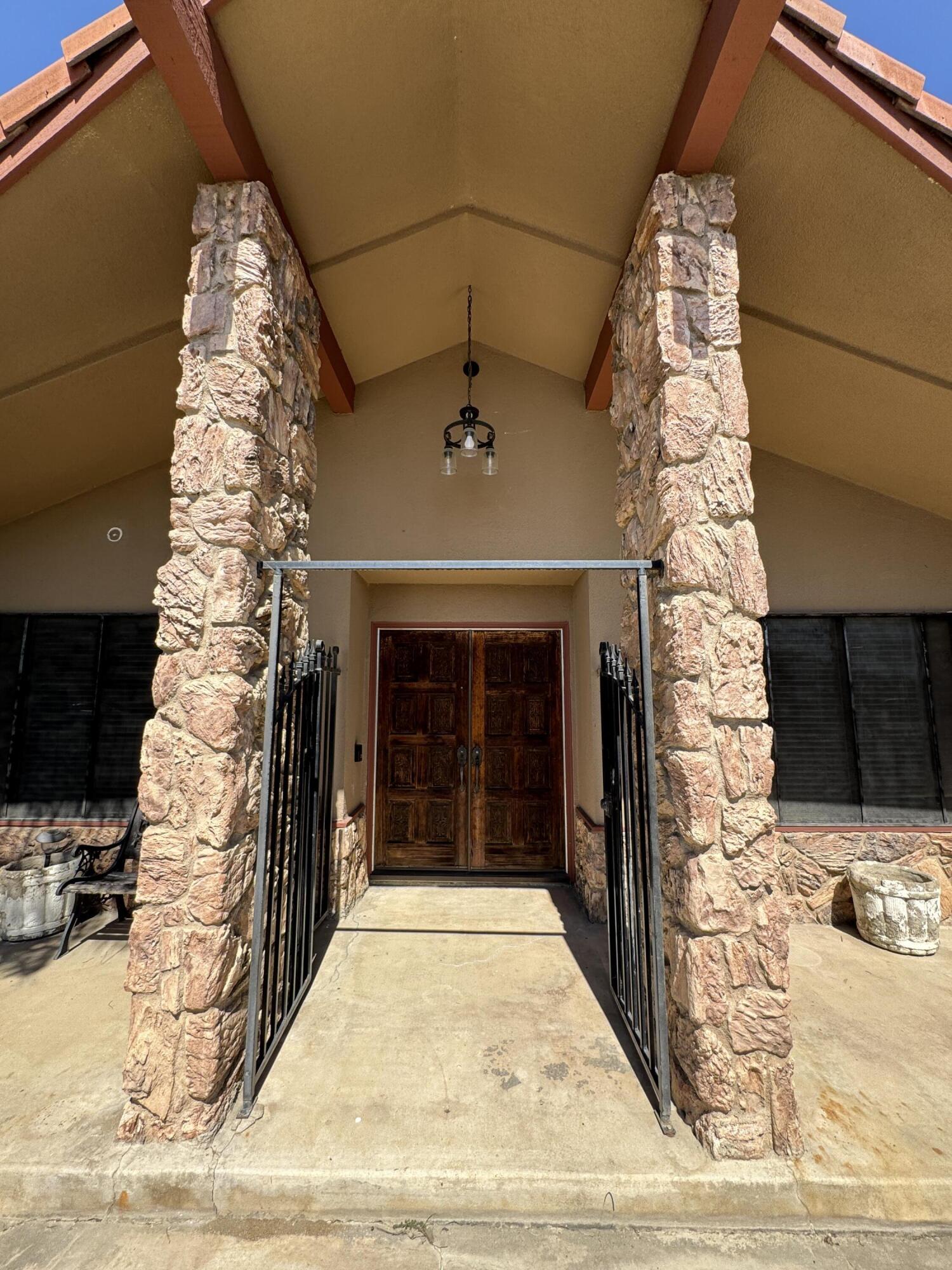 1502 S Lydia Dr, Tulare, CA 93274