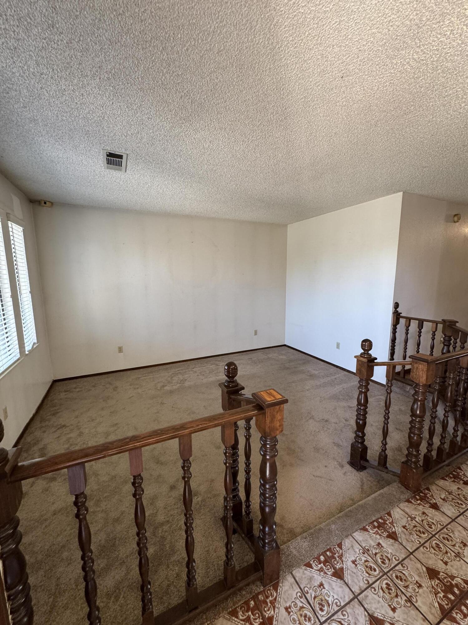 1502 S Lydia Dr, Tulare, CA 93274