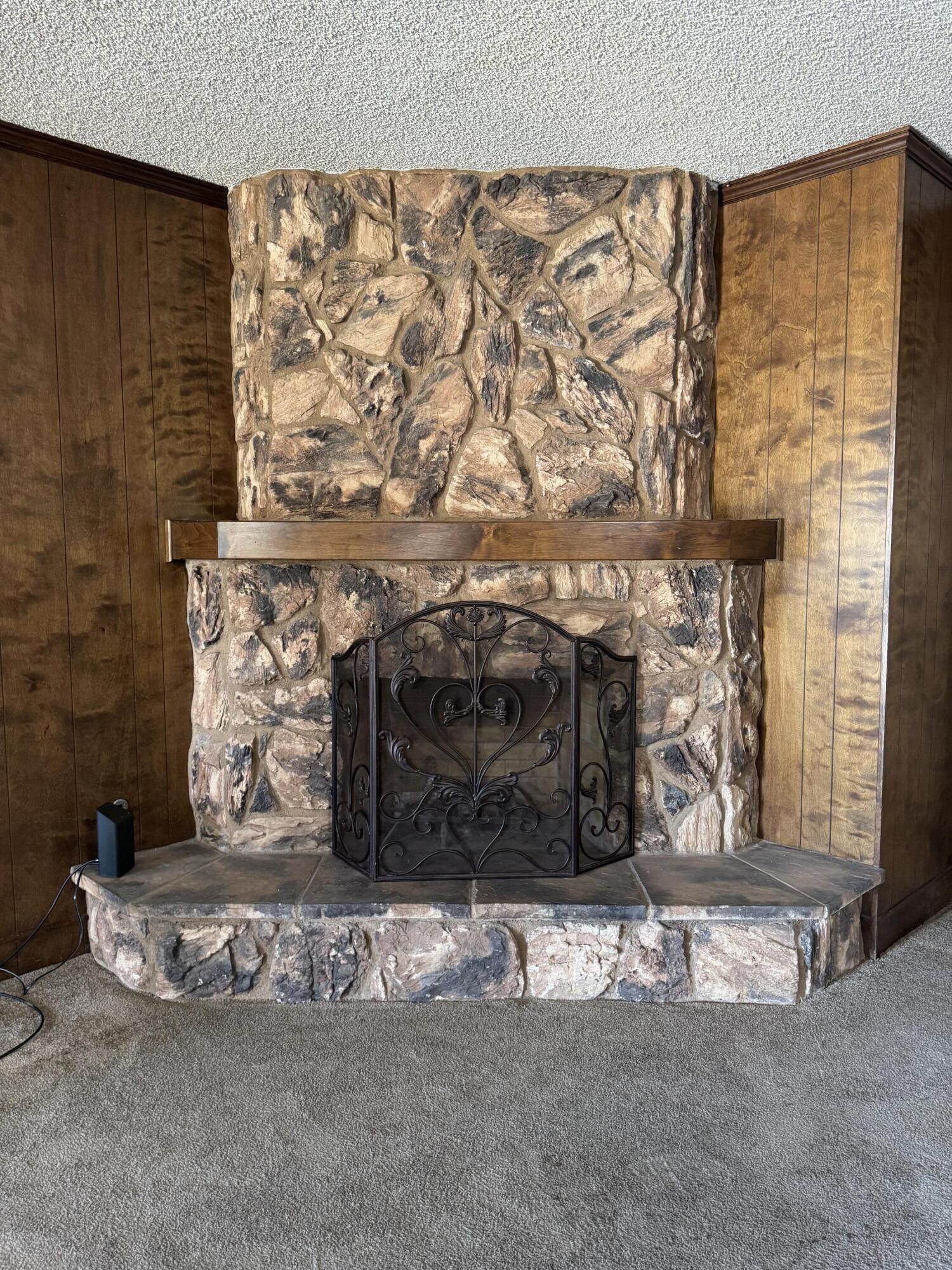 1502 S Lydia Dr, Tulare, CA 93274