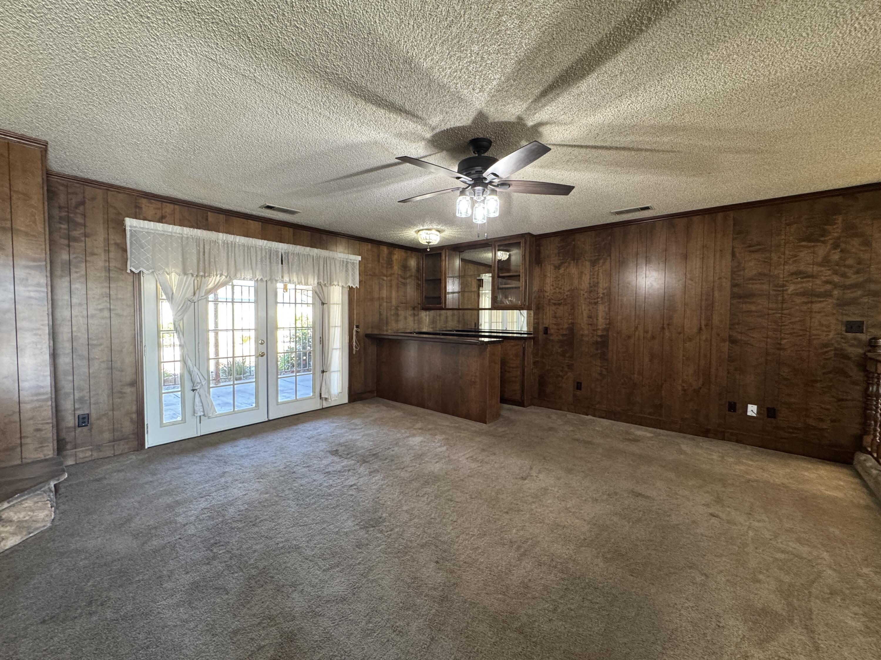 1502 S Lydia Dr, Tulare, CA 93274