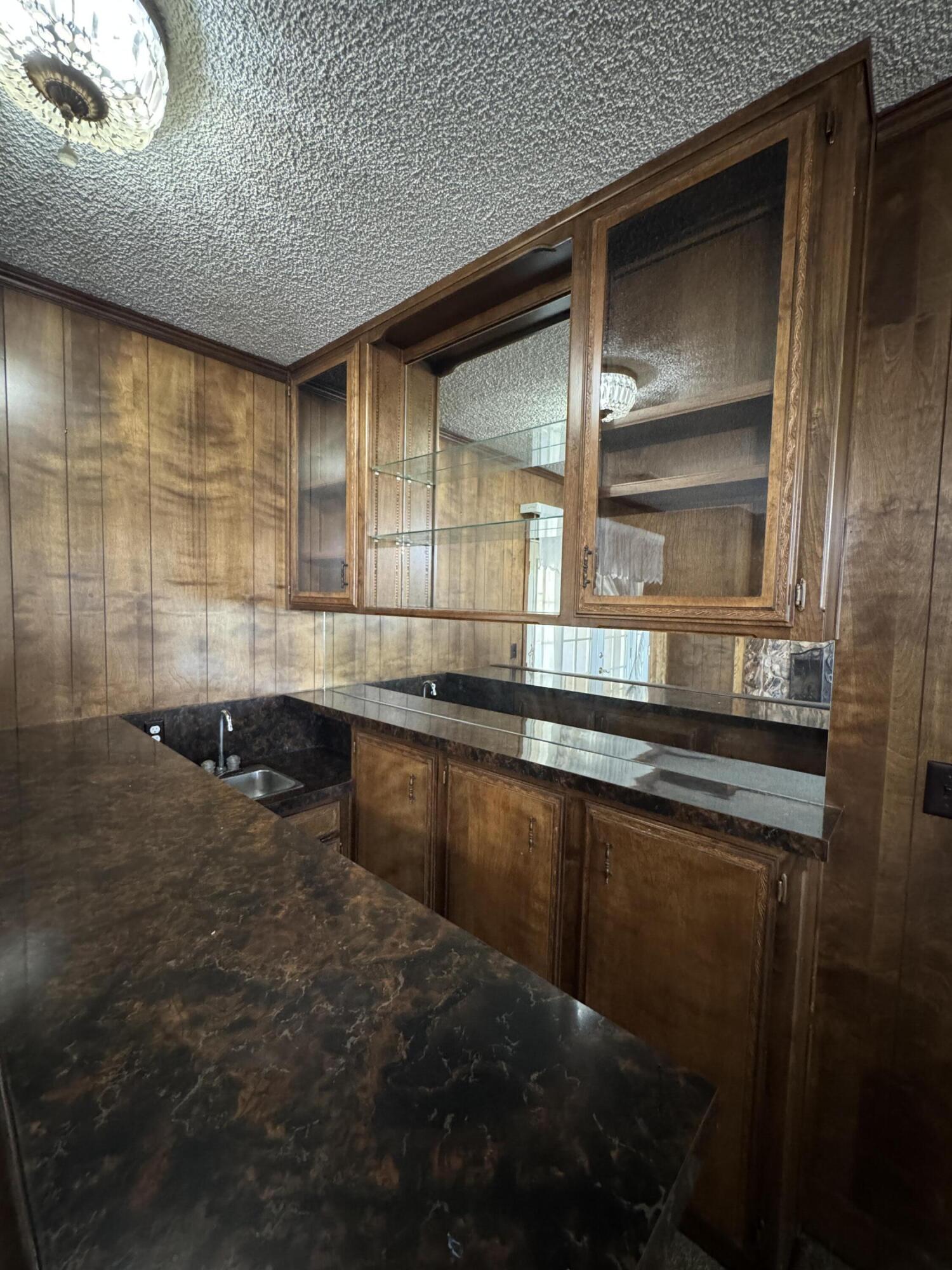 1502 S Lydia Dr, Tulare, CA 93274