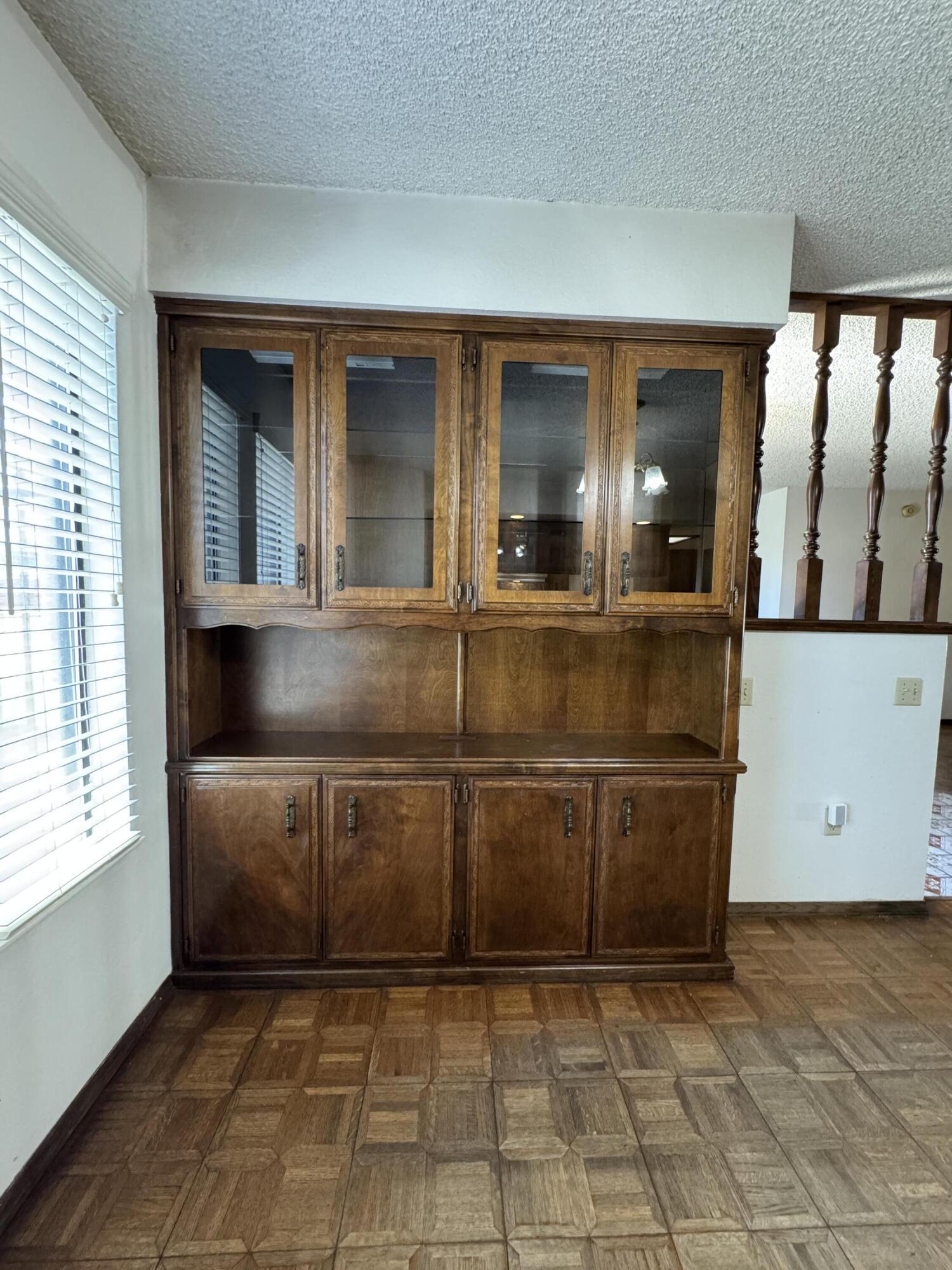 1502 S Lydia Dr, Tulare, CA 93274