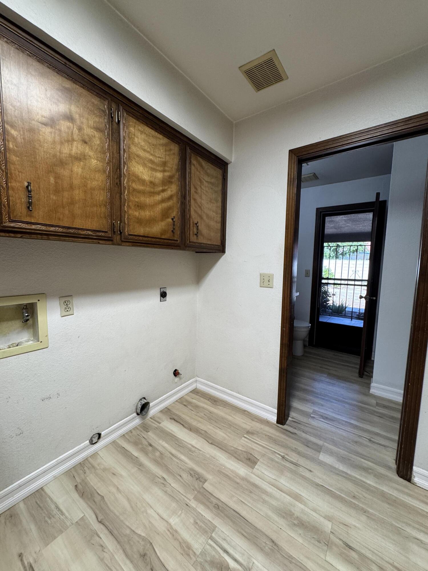 1502 S Lydia Dr, Tulare, CA 93274