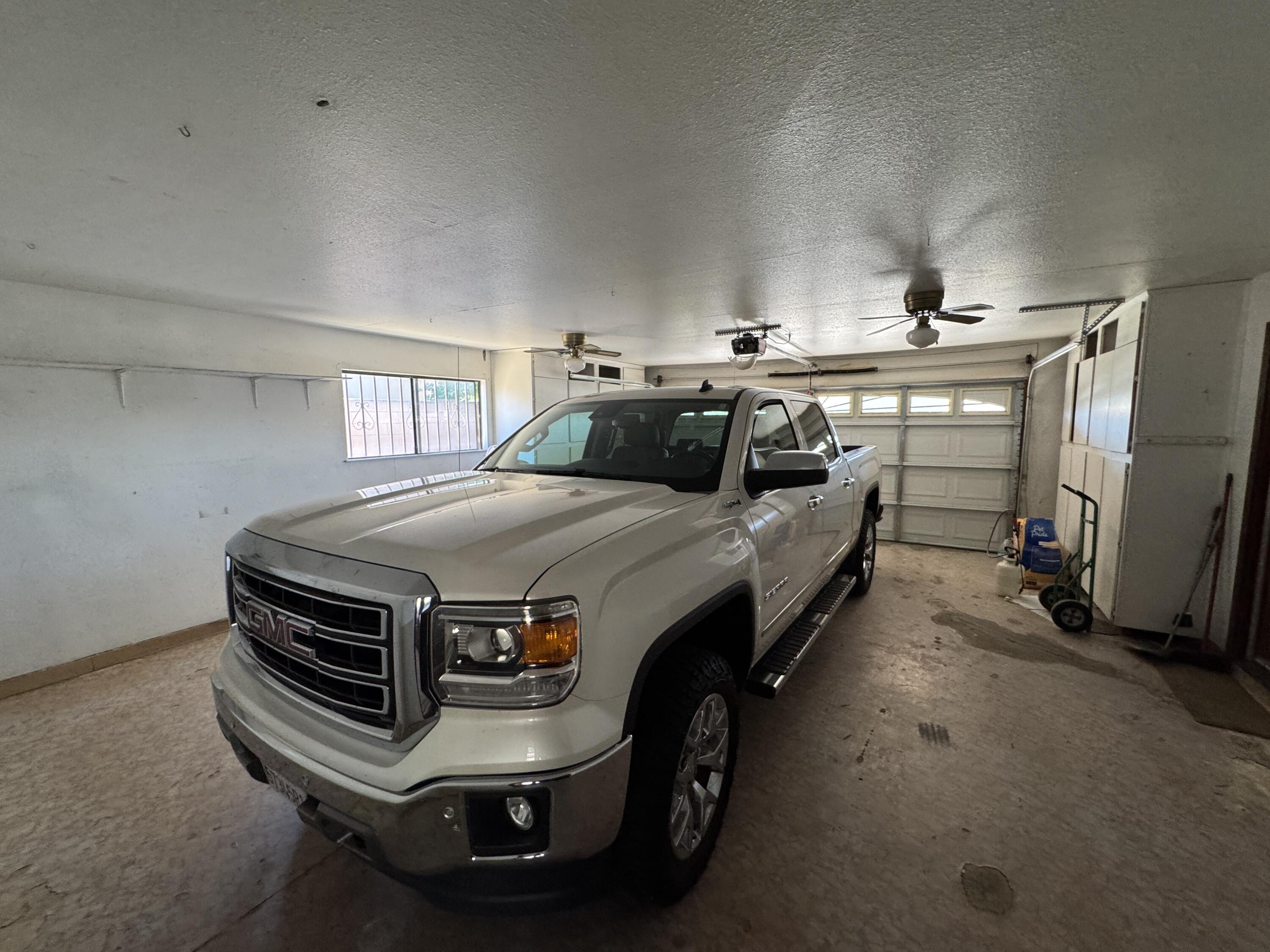 1502 S Lydia Dr, Tulare, CA 93274