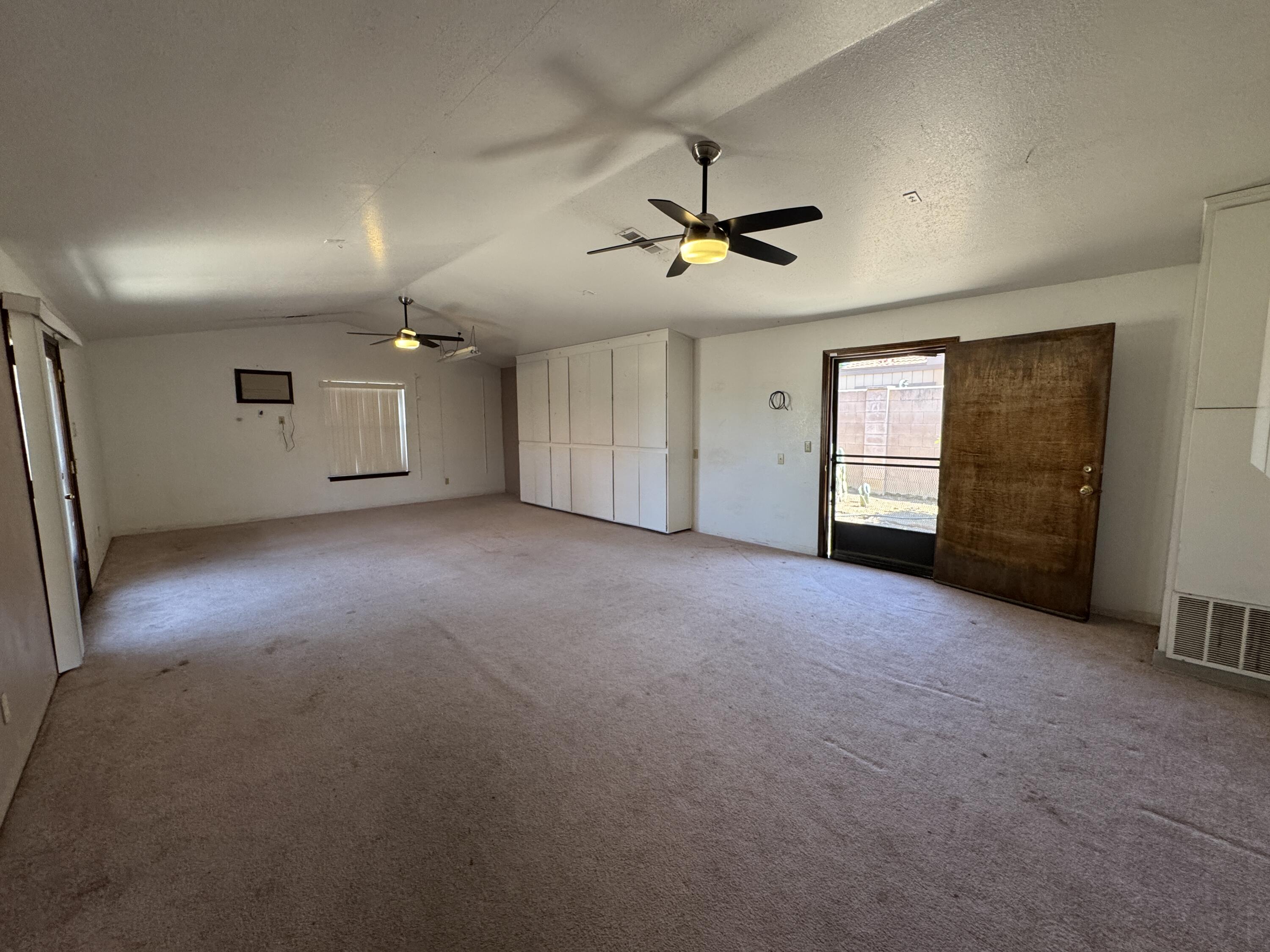 1502 S Lydia Dr, Tulare, CA 93274