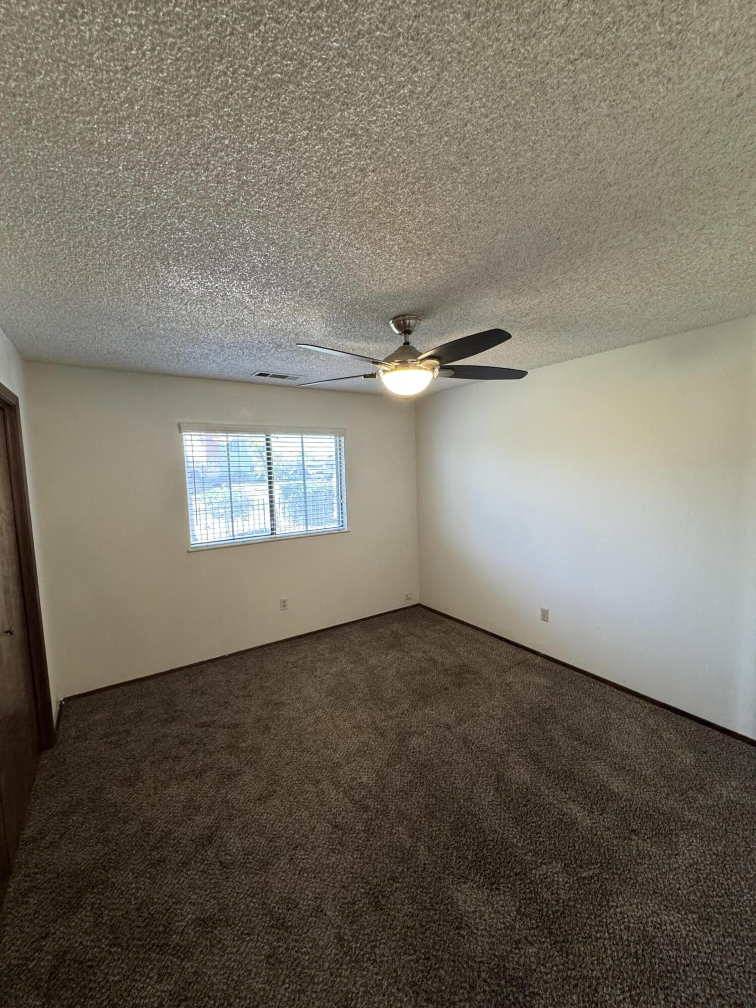 1502 S Lydia Dr, Tulare, CA 93274