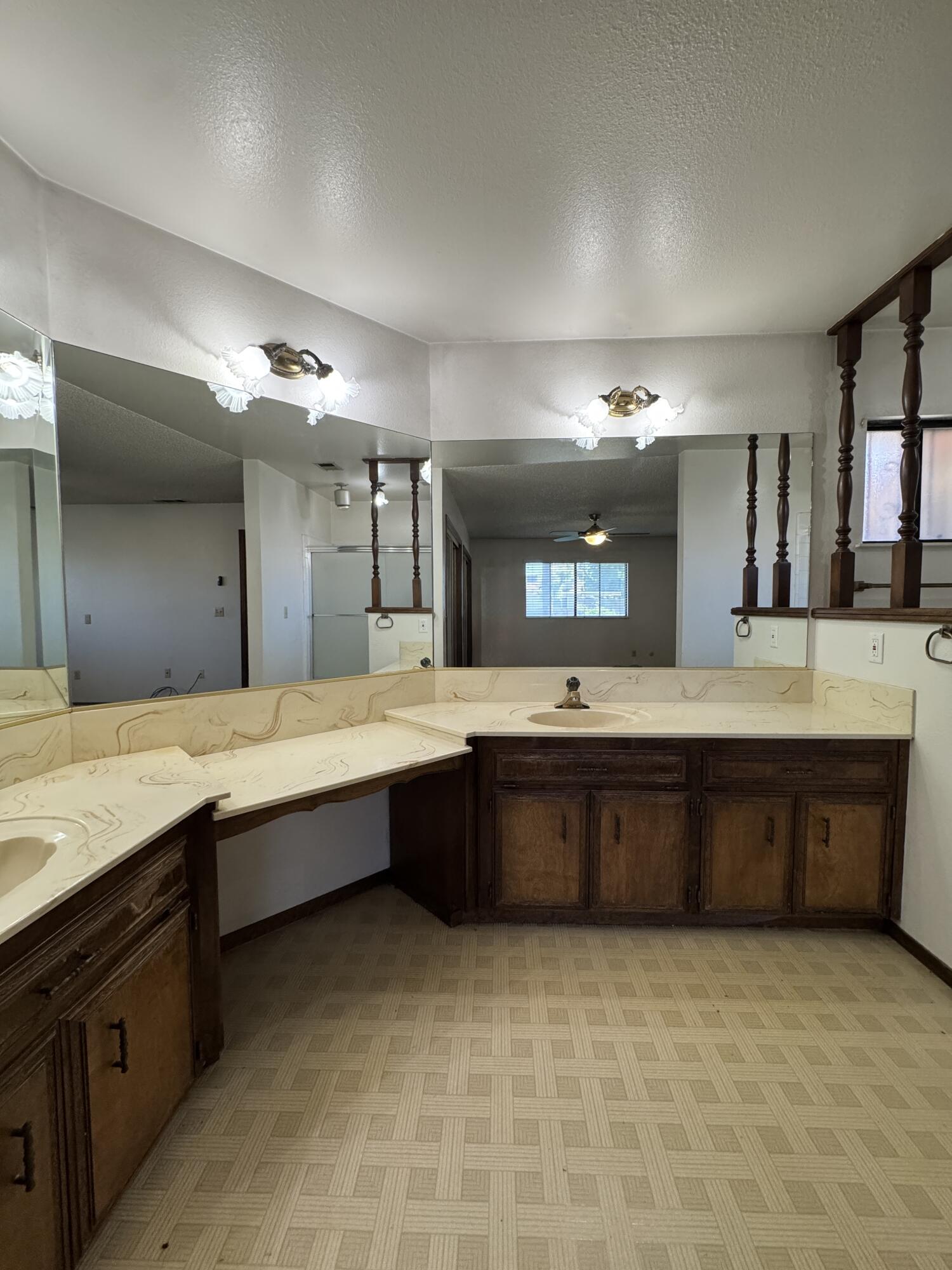 1502 S Lydia Dr, Tulare, CA 93274