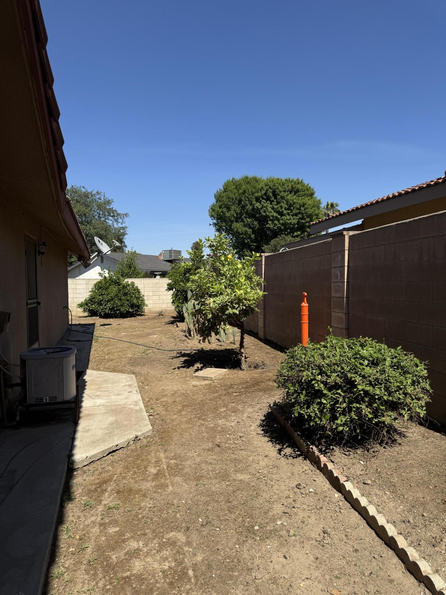 1502 S Lydia Dr, Tulare, CA 93274