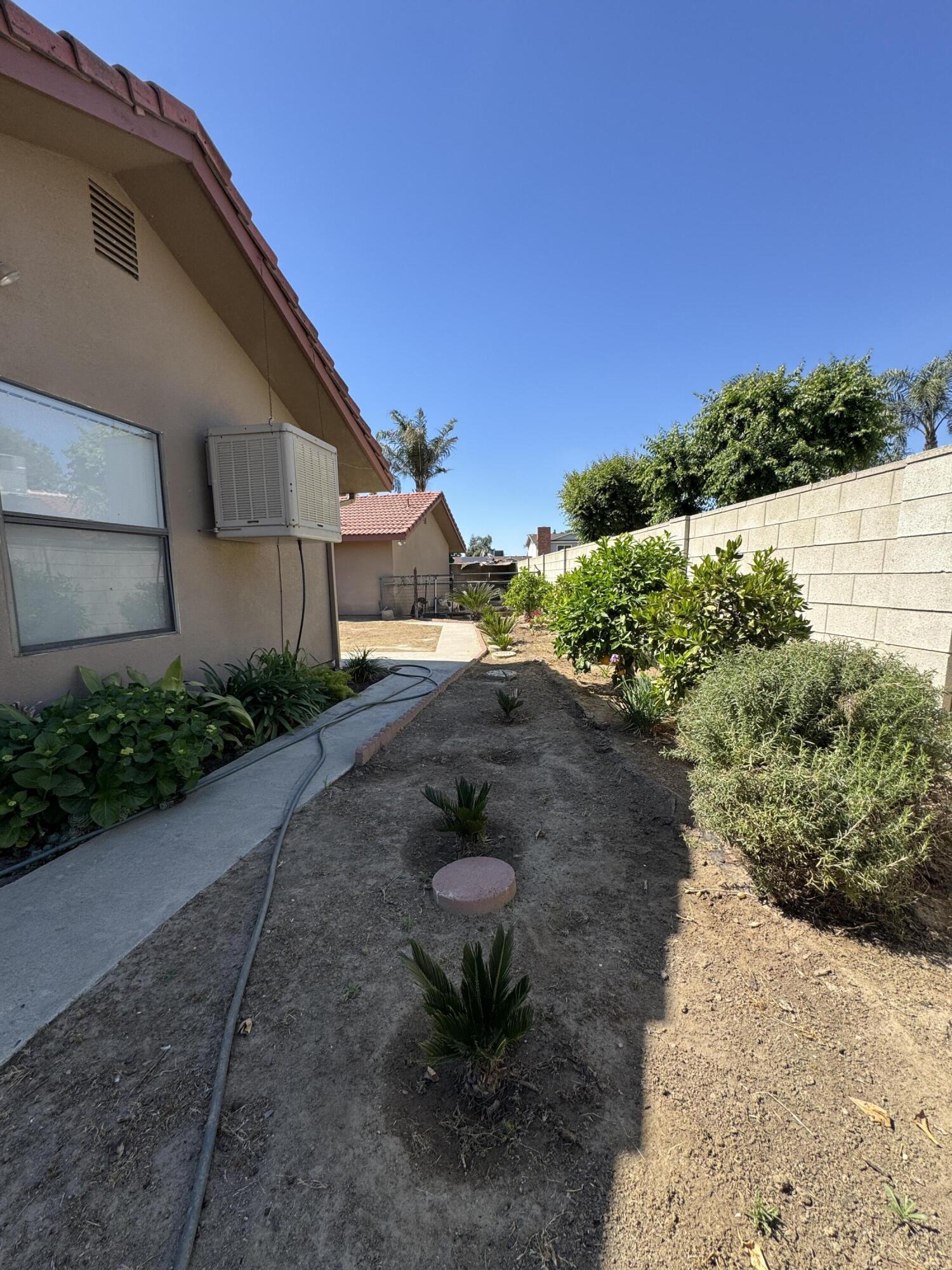 1502 S Lydia Dr, Tulare, CA 93274