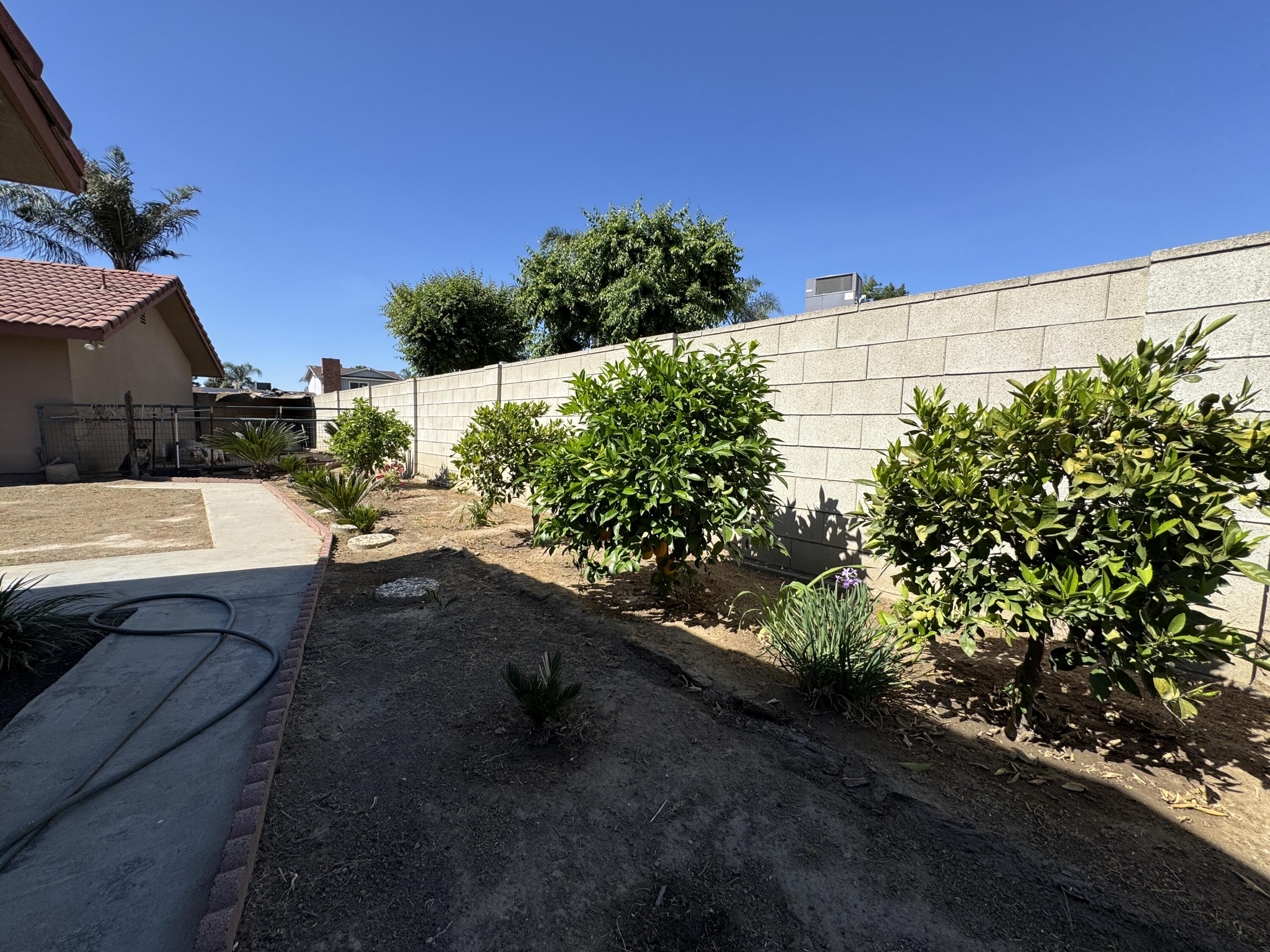 1502 S Lydia Dr, Tulare, CA 93274