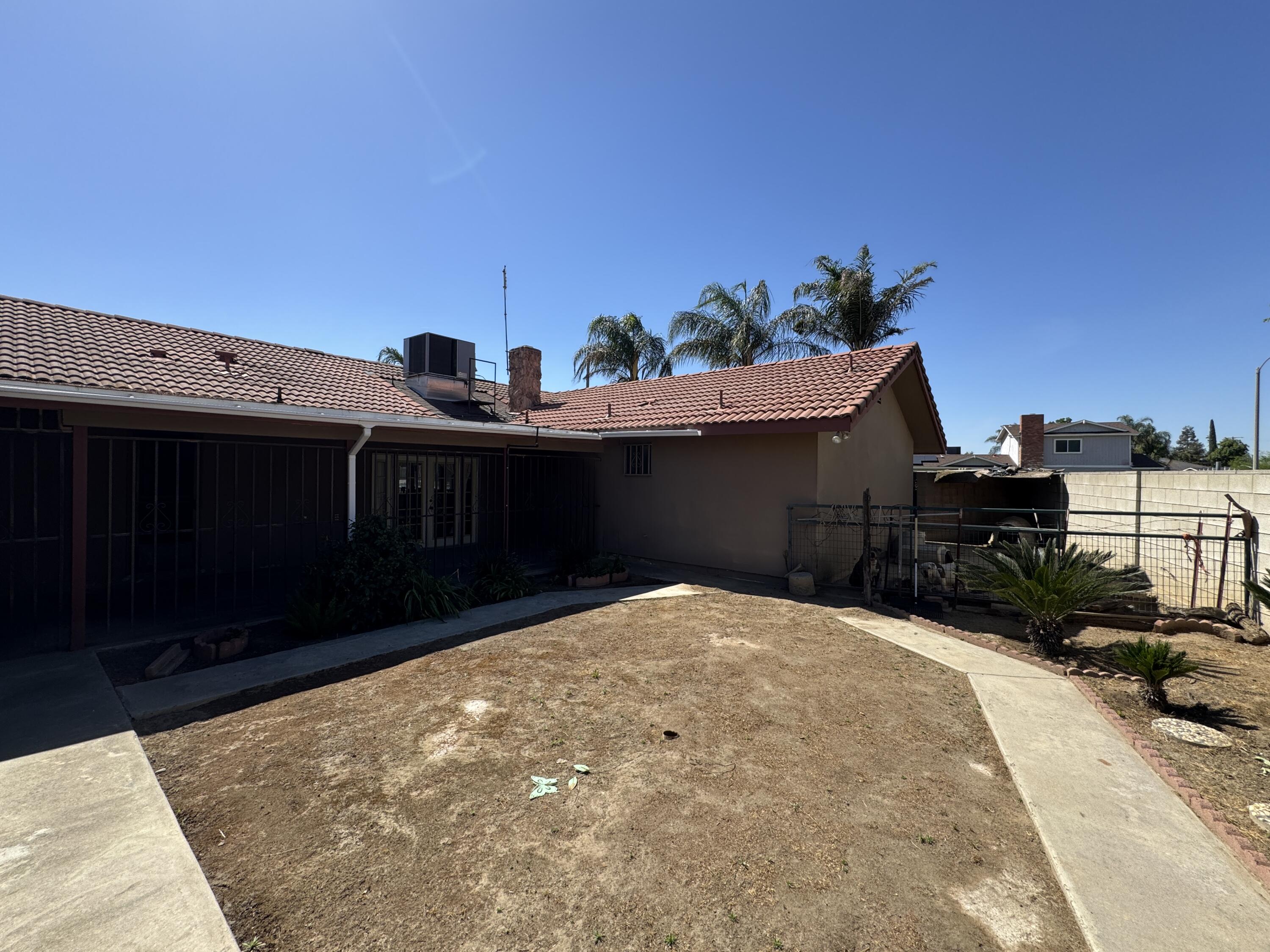 1502 S Lydia Dr, Tulare, CA 93274