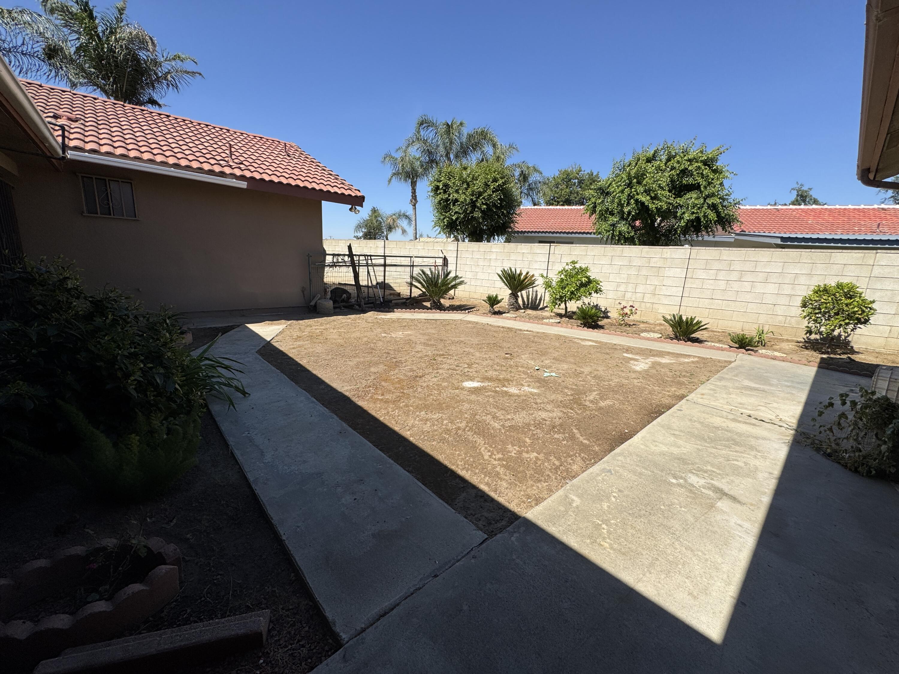 1502 S Lydia Dr, Tulare, CA 93274