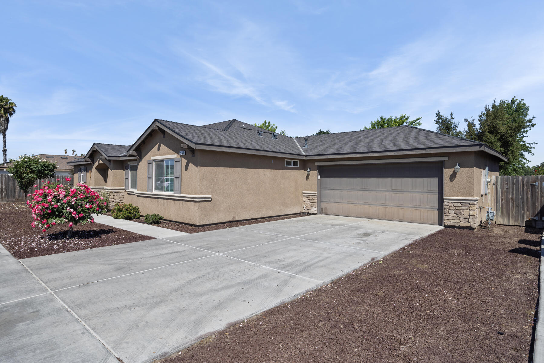 2141 N Highland St, Visalia, CA 93291