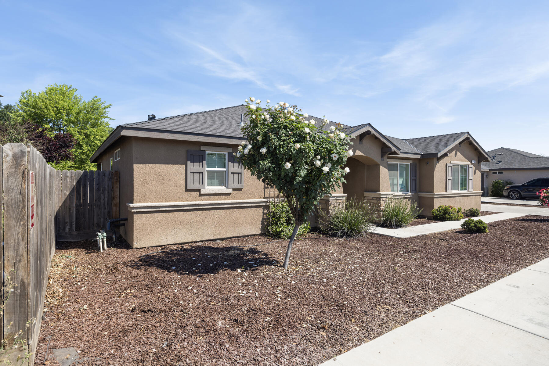 2141 N Highland St, Visalia, CA 93291