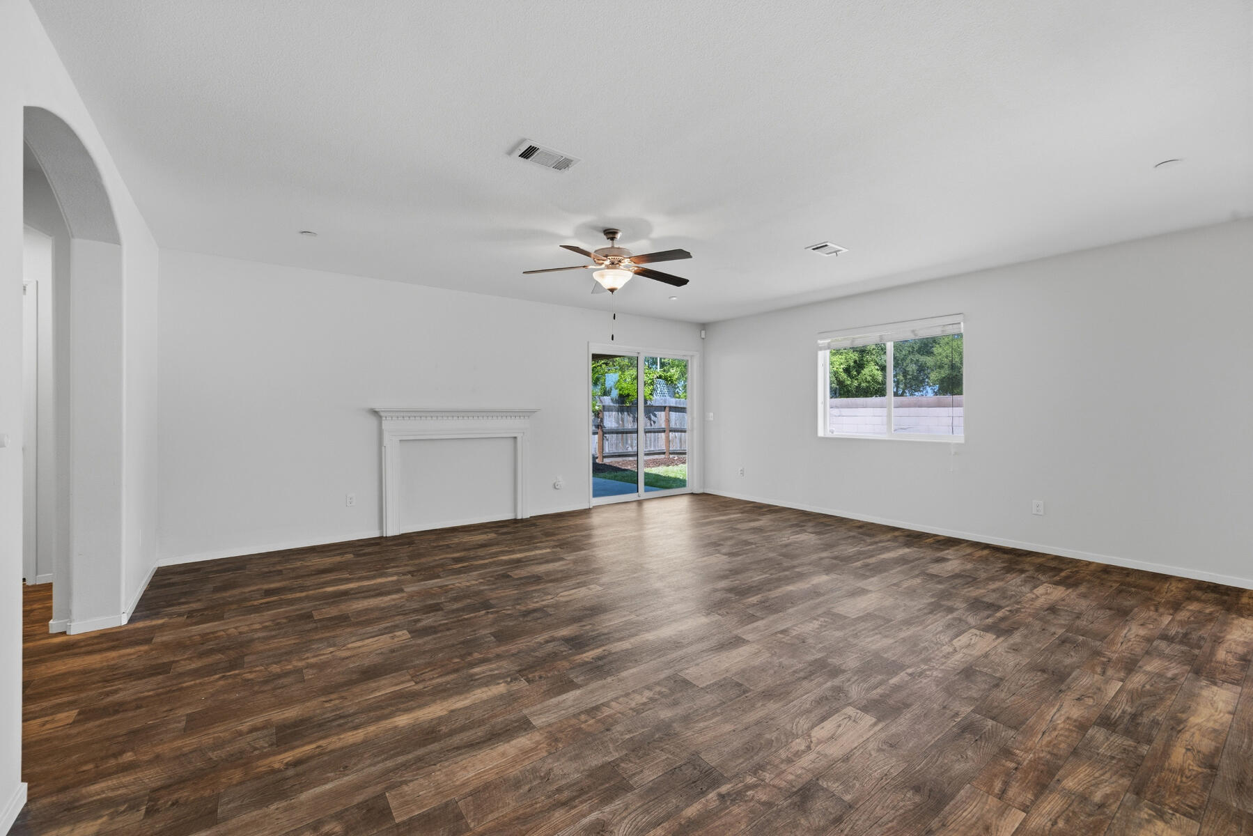 2141 N Highland St, Visalia, CA 93291