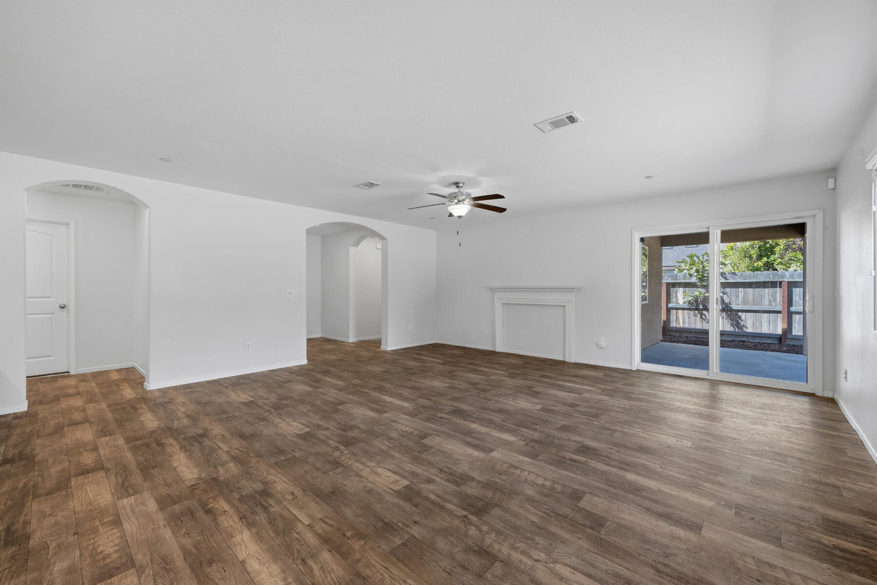 2141 N Highland St, Visalia, CA 93291