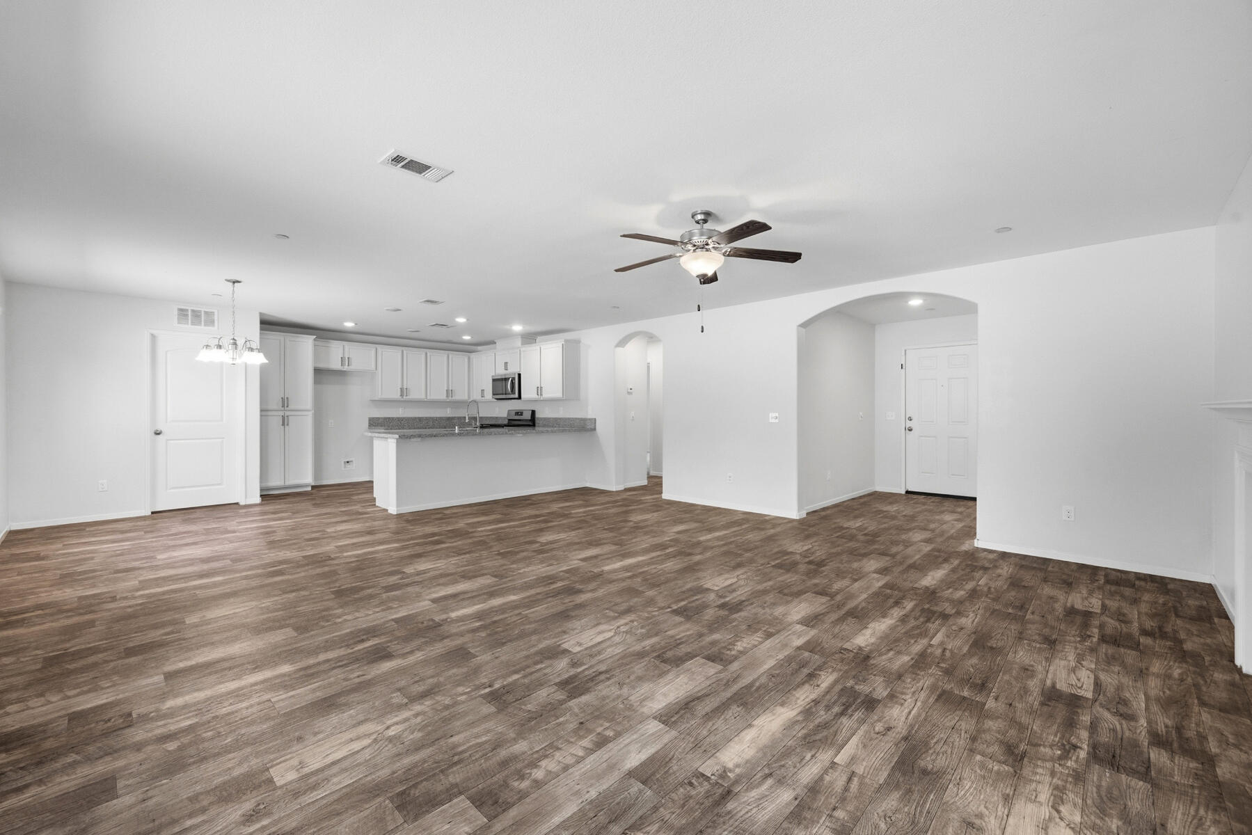 2141 N Highland St, Visalia, CA 93291