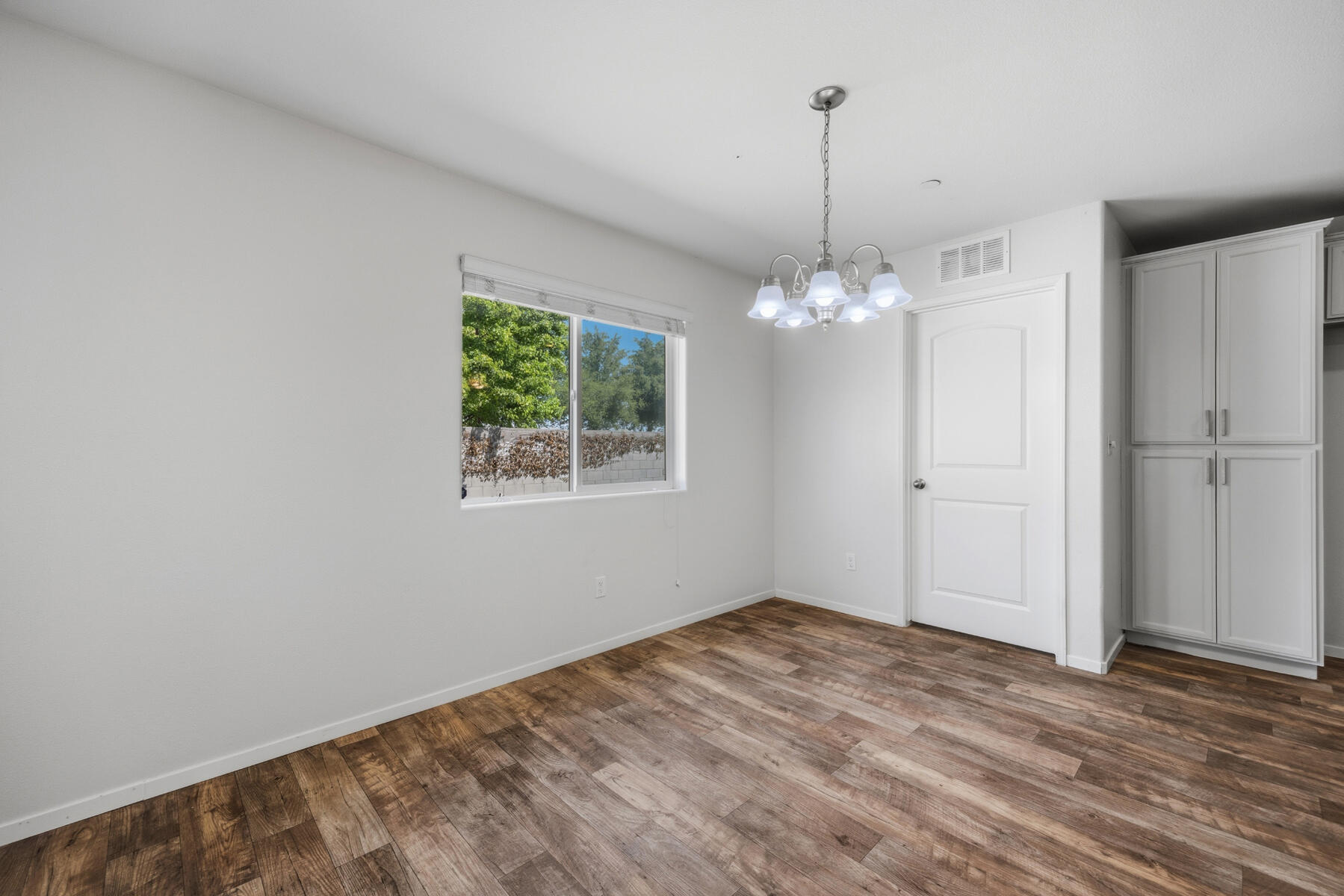 2141 N Highland St, Visalia, CA 93291