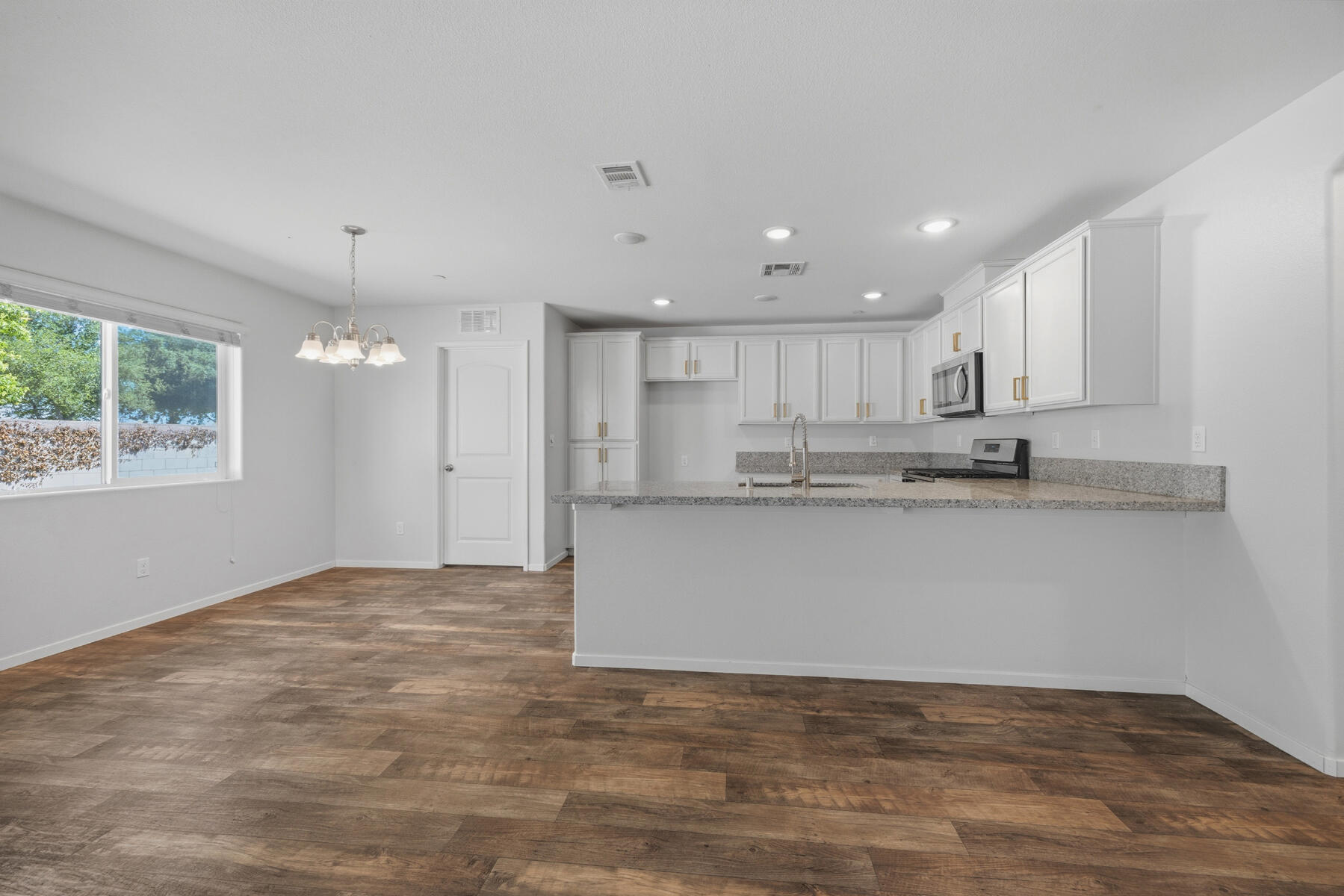 2141 N Highland St, Visalia, CA 93291