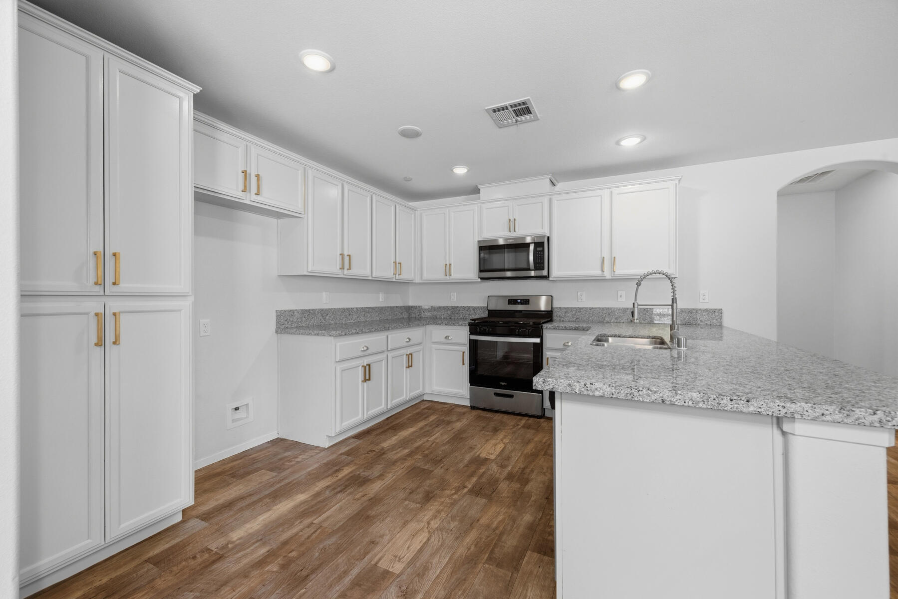 2141 N Highland St, Visalia, CA 93291