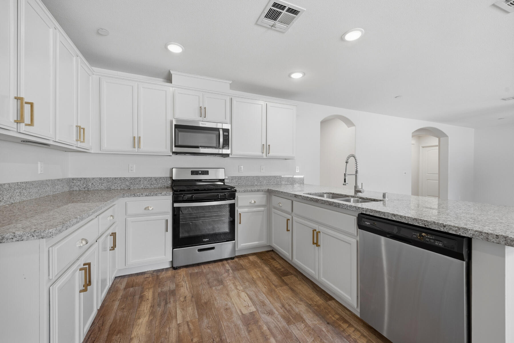 2141 N Highland St, Visalia, CA 93291