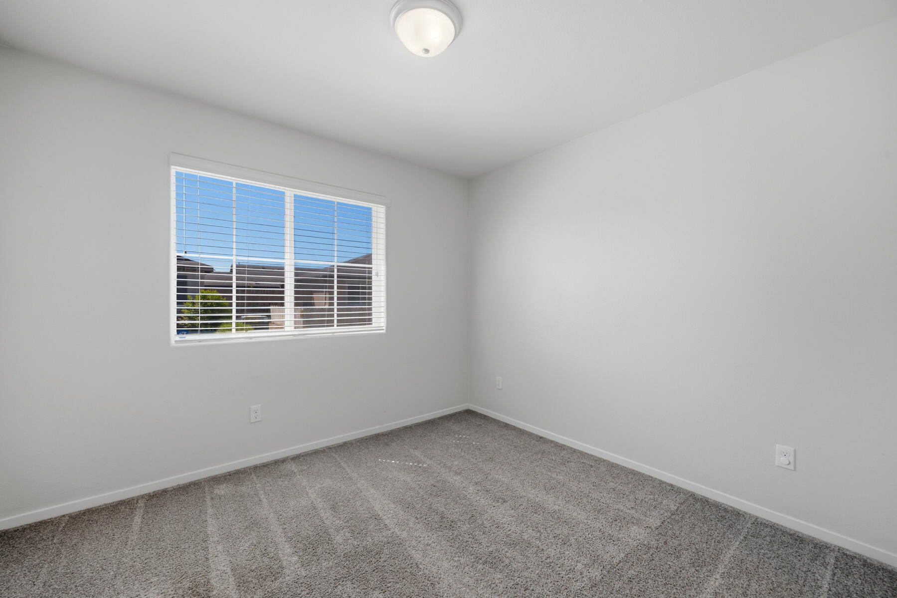 2141 N Highland St, Visalia, CA 93291