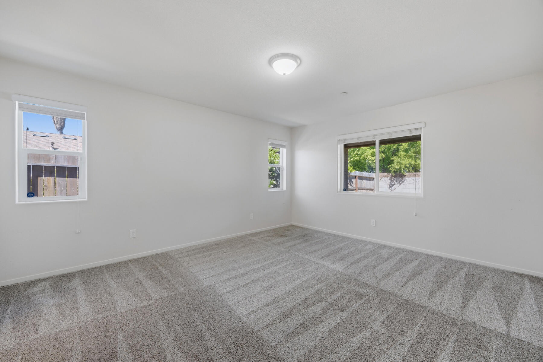 2141 N Highland St, Visalia, CA 93291