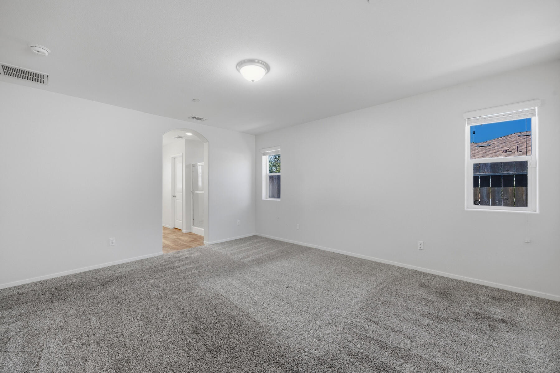 2141 N Highland St, Visalia, CA 93291