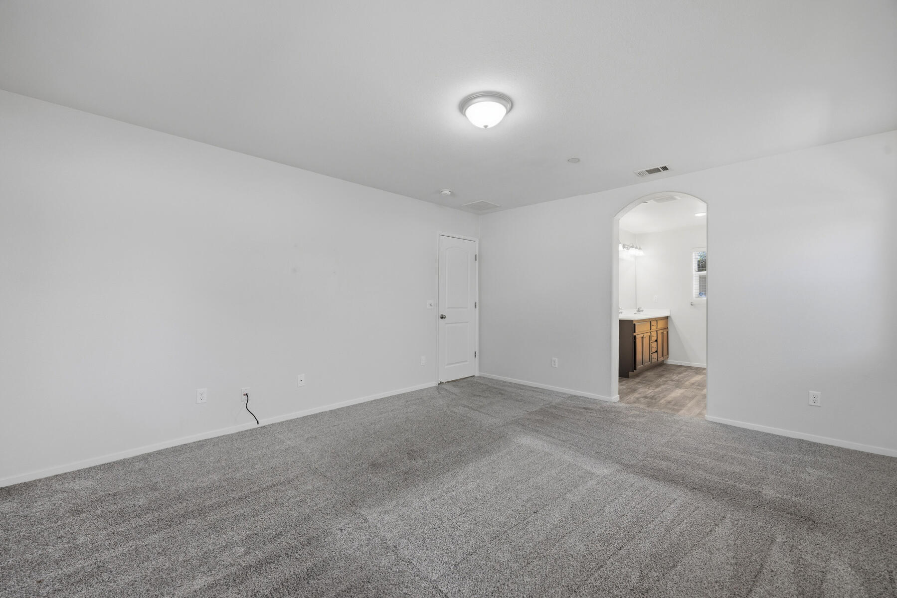 2141 N Highland St, Visalia, CA 93291