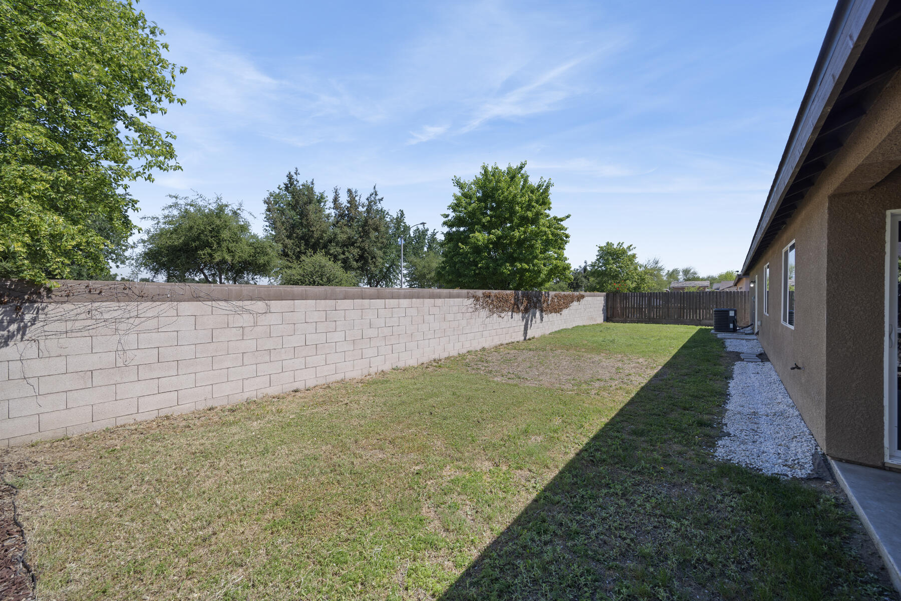 2141 N Highland St, Visalia, CA 93291
