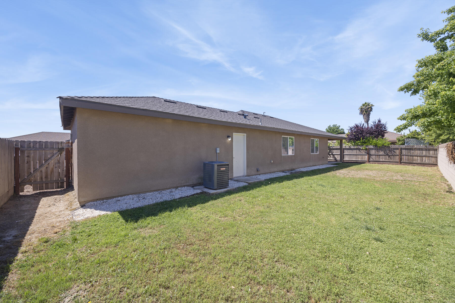 2141 N Highland St, Visalia, CA 93291