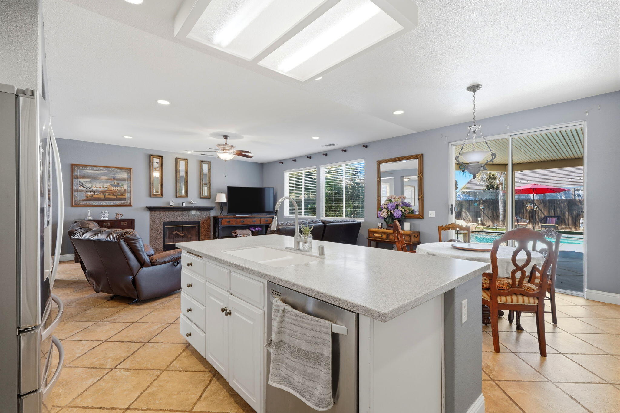 3939 S Crenshaw St, Visalia, CA 93277