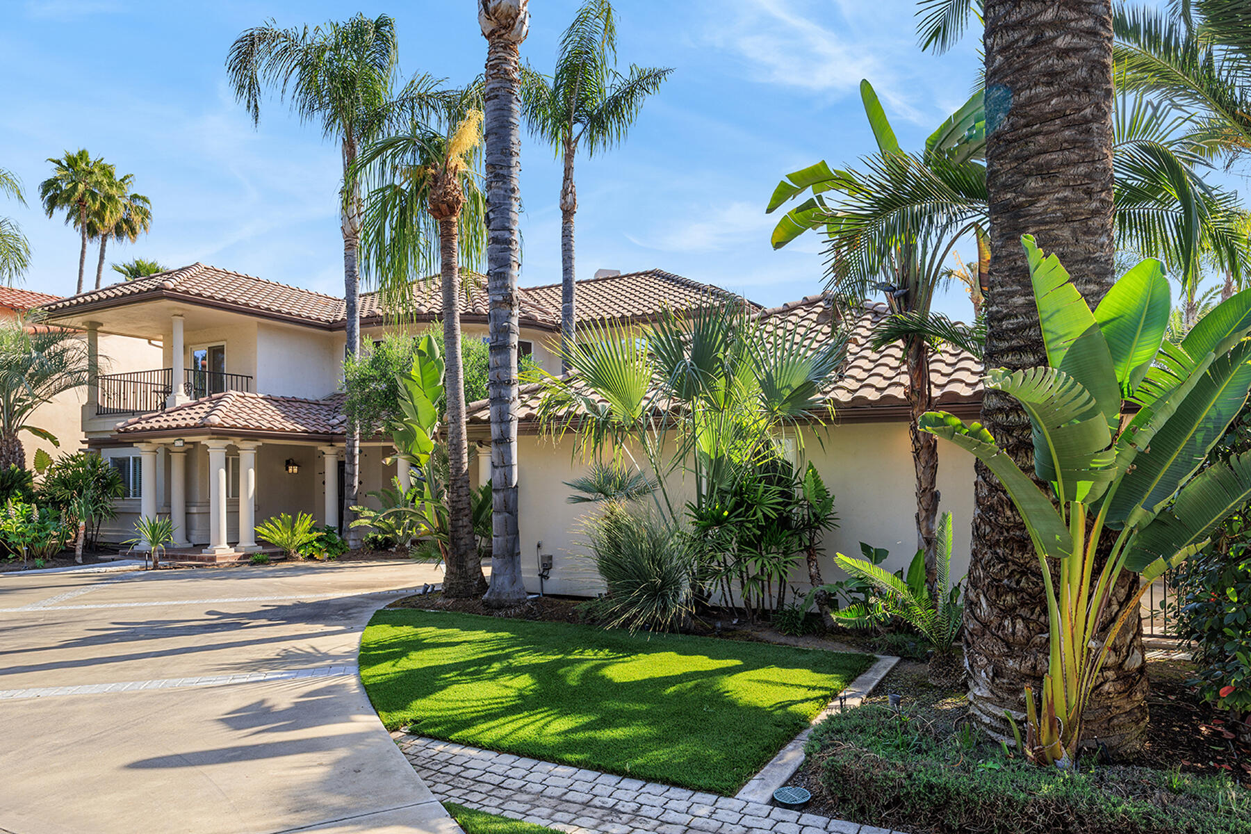 1700 N Roeben Dr, Visalia, CA 93291