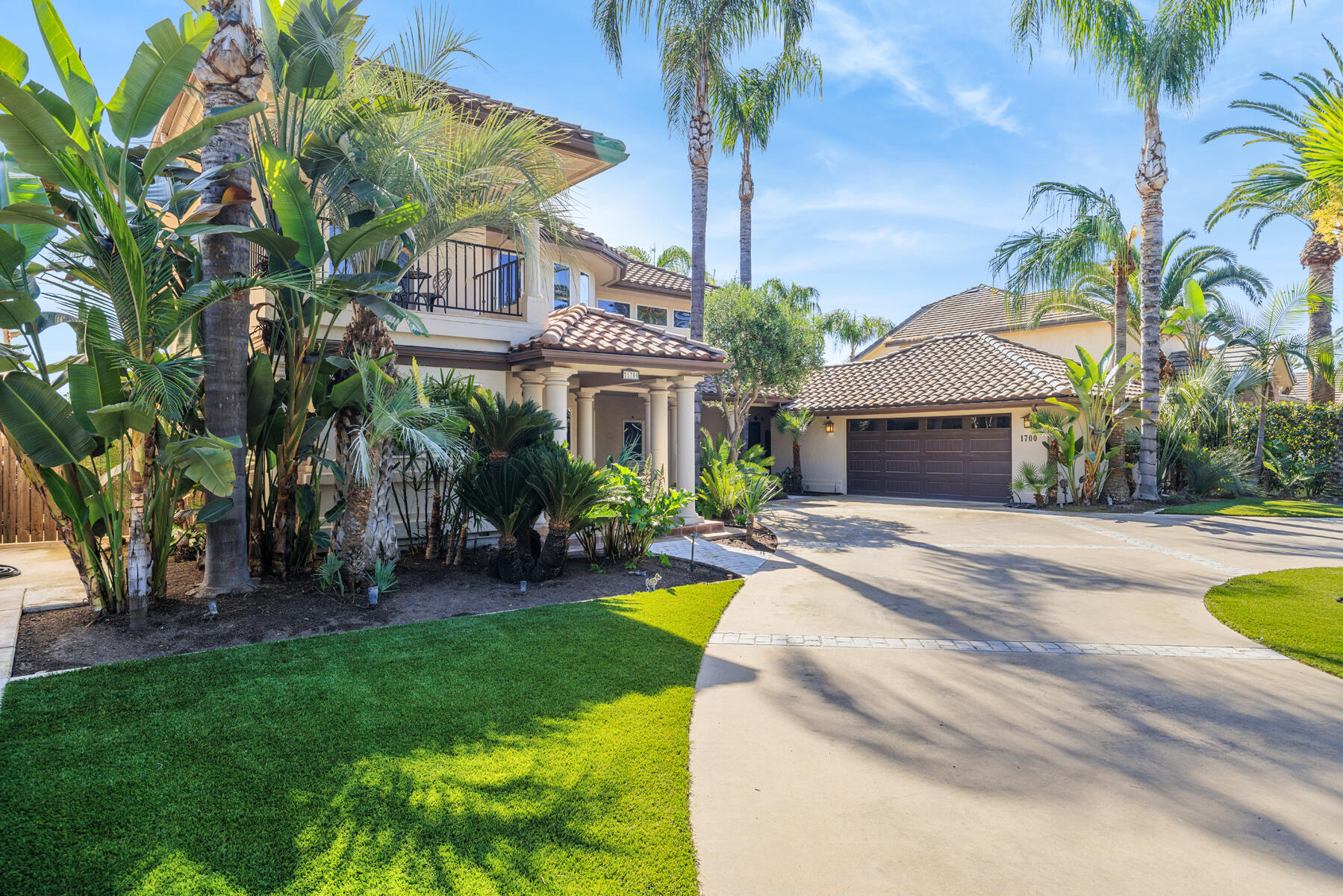 1700 N Roeben Dr, Visalia, CA 93291