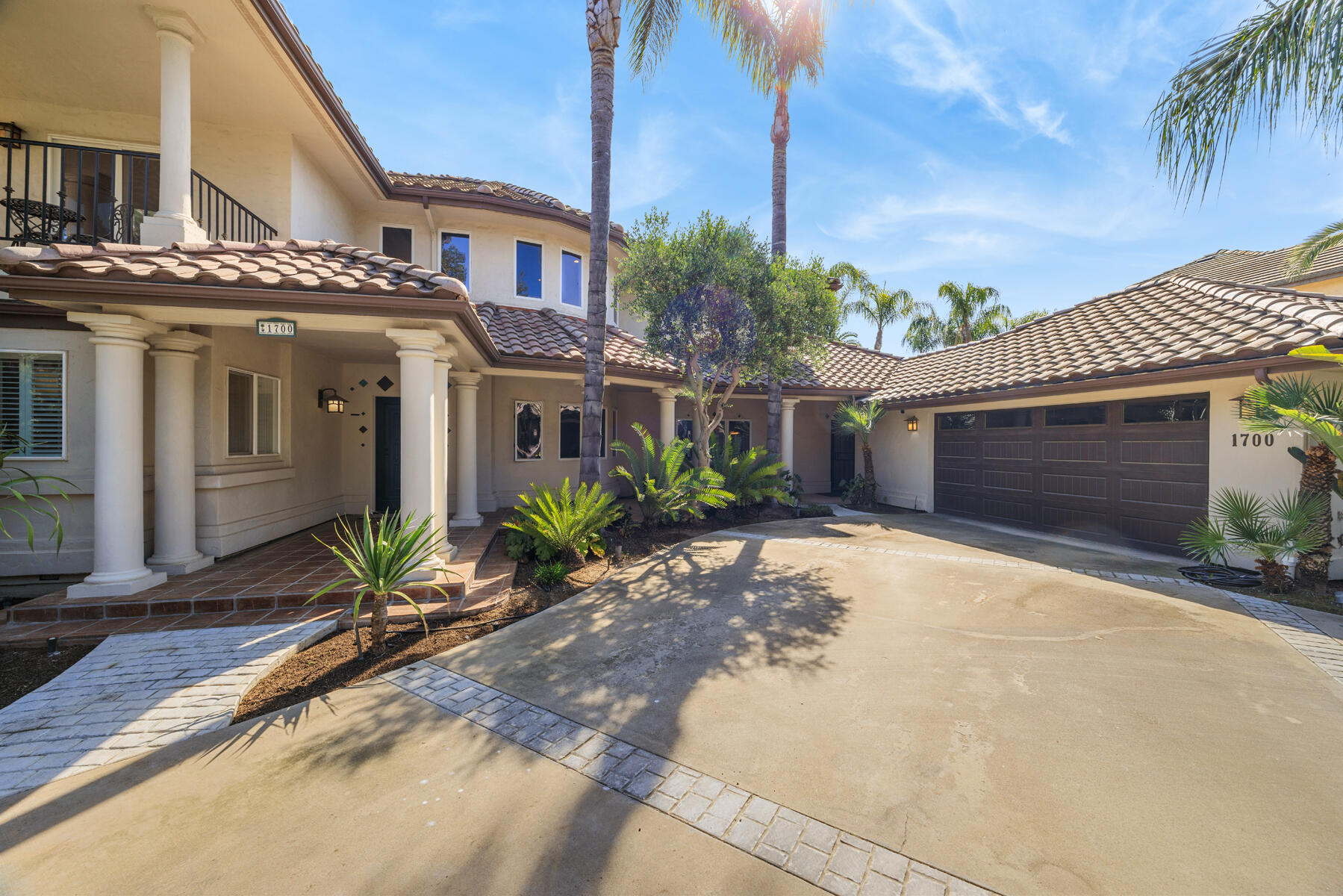 1700 N Roeben Dr, Visalia, CA 93291