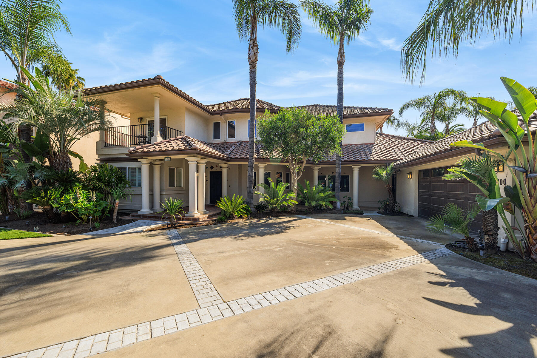 1700 N Roeben Dr, Visalia, CA 93291