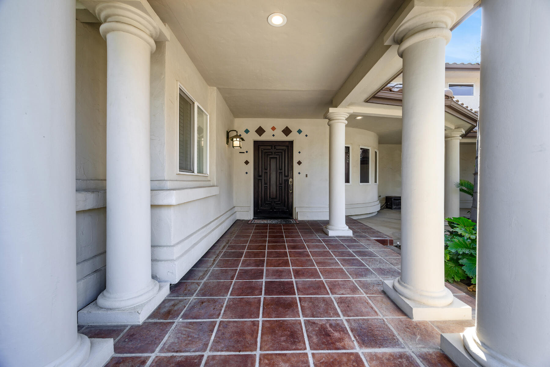 1700 N Roeben Dr, Visalia, CA 93291