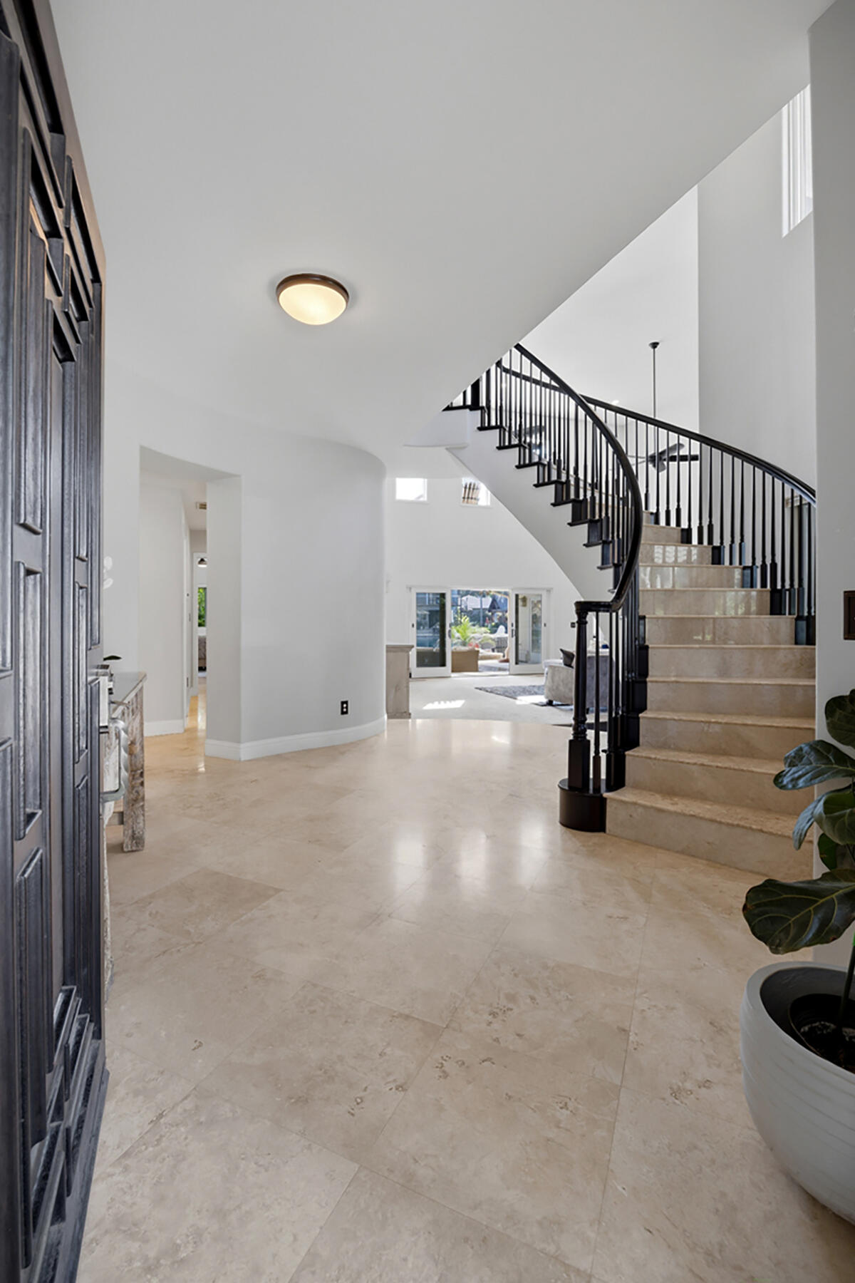 1700 N Roeben Dr, Visalia, CA 93291