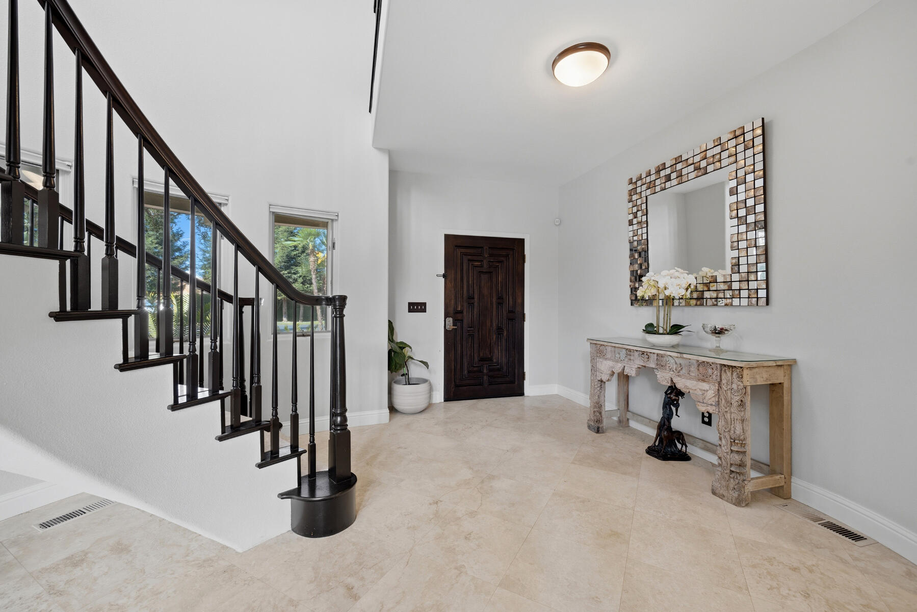 1700 N Roeben Dr, Visalia, CA 93291