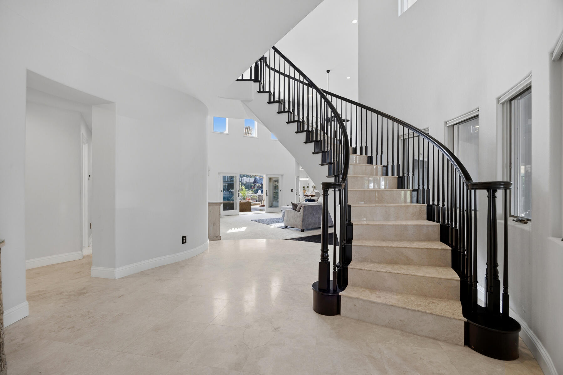 1700 N Roeben Dr, Visalia, CA 93291