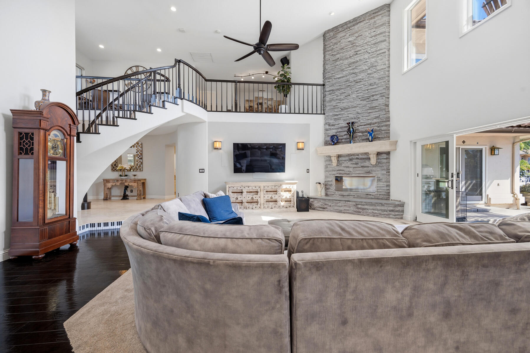 1700 N Roeben Dr, Visalia, CA 93291