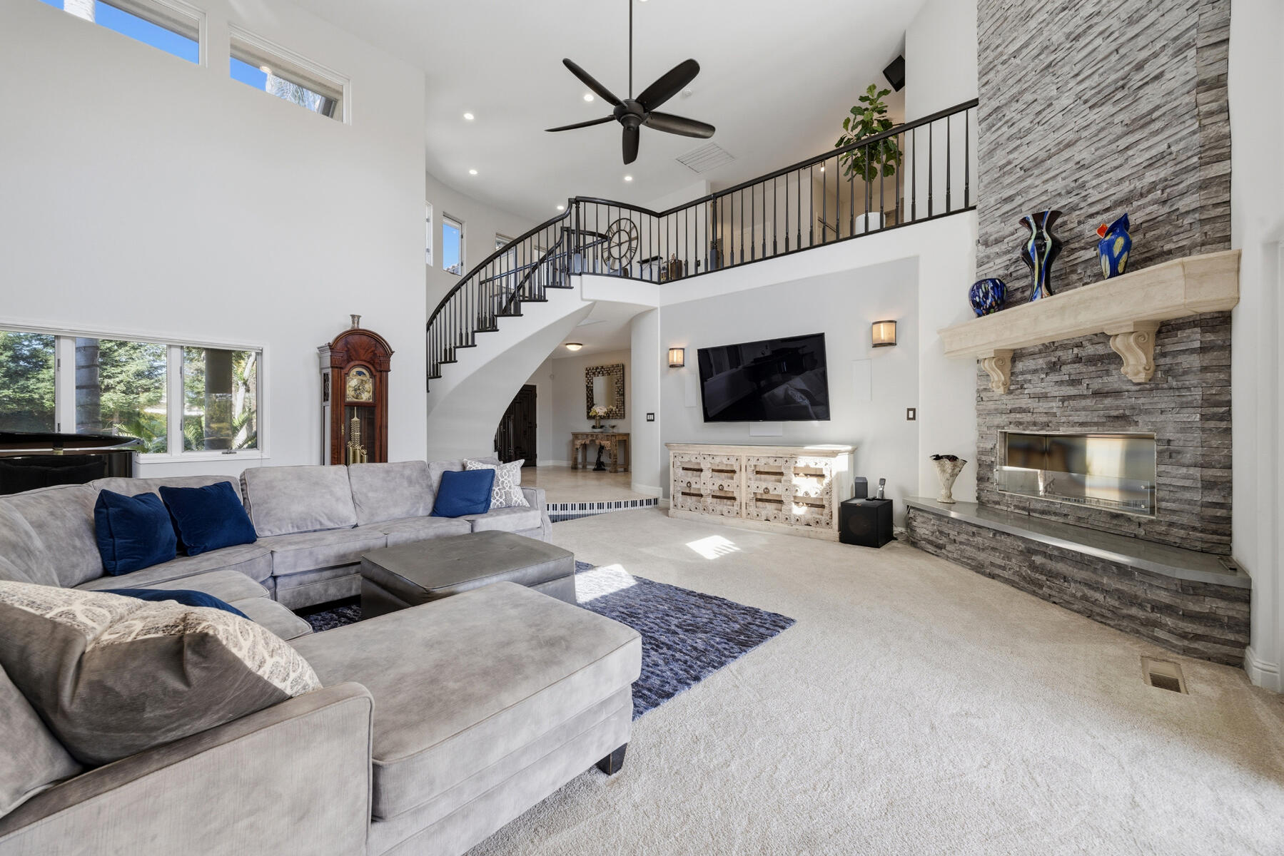 1700 N Roeben Dr, Visalia, CA 93291