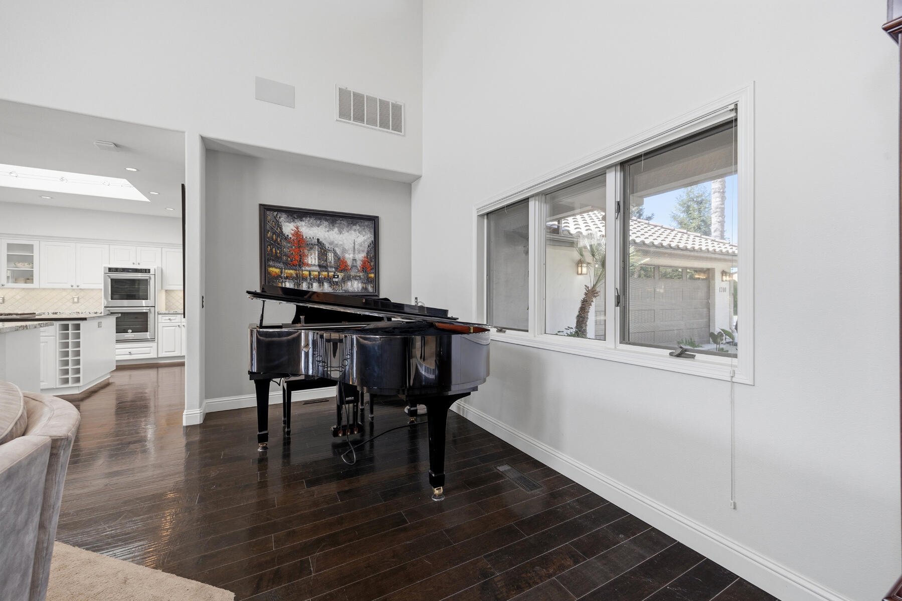 1700 N Roeben Dr, Visalia, CA 93291